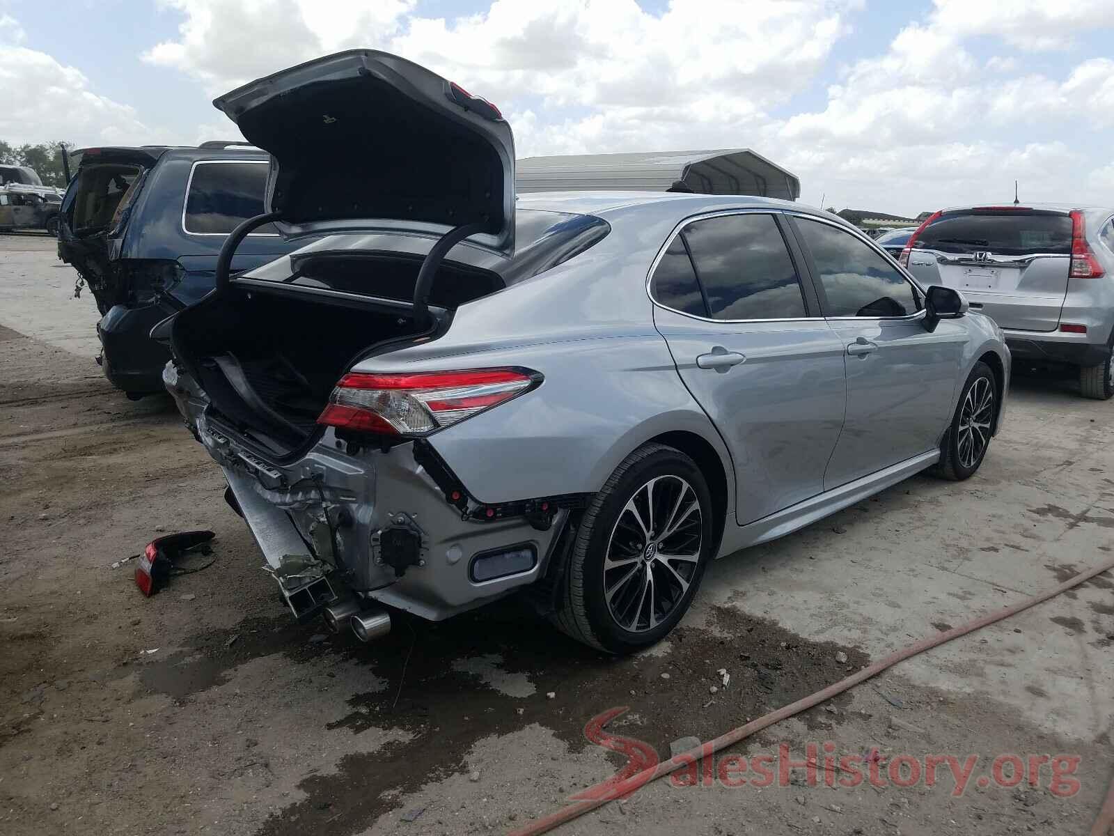 4T1B11HKXJU662062 2018 TOYOTA CAMRY