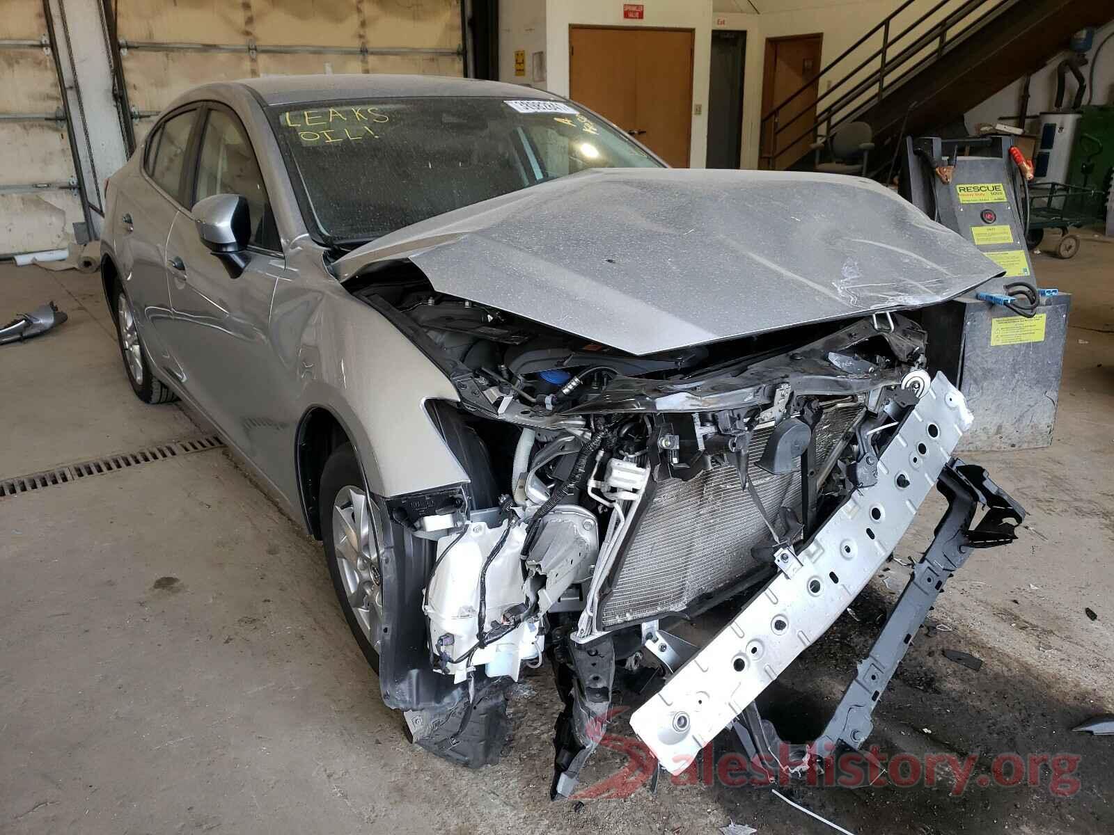 3MZBN1U7XJM217560 2018 MAZDA 3