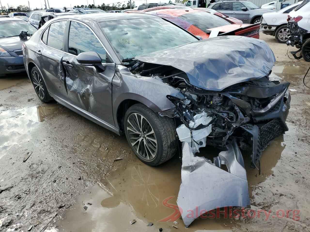 4T1B11HK8JU631375 2018 TOYOTA CAMRY