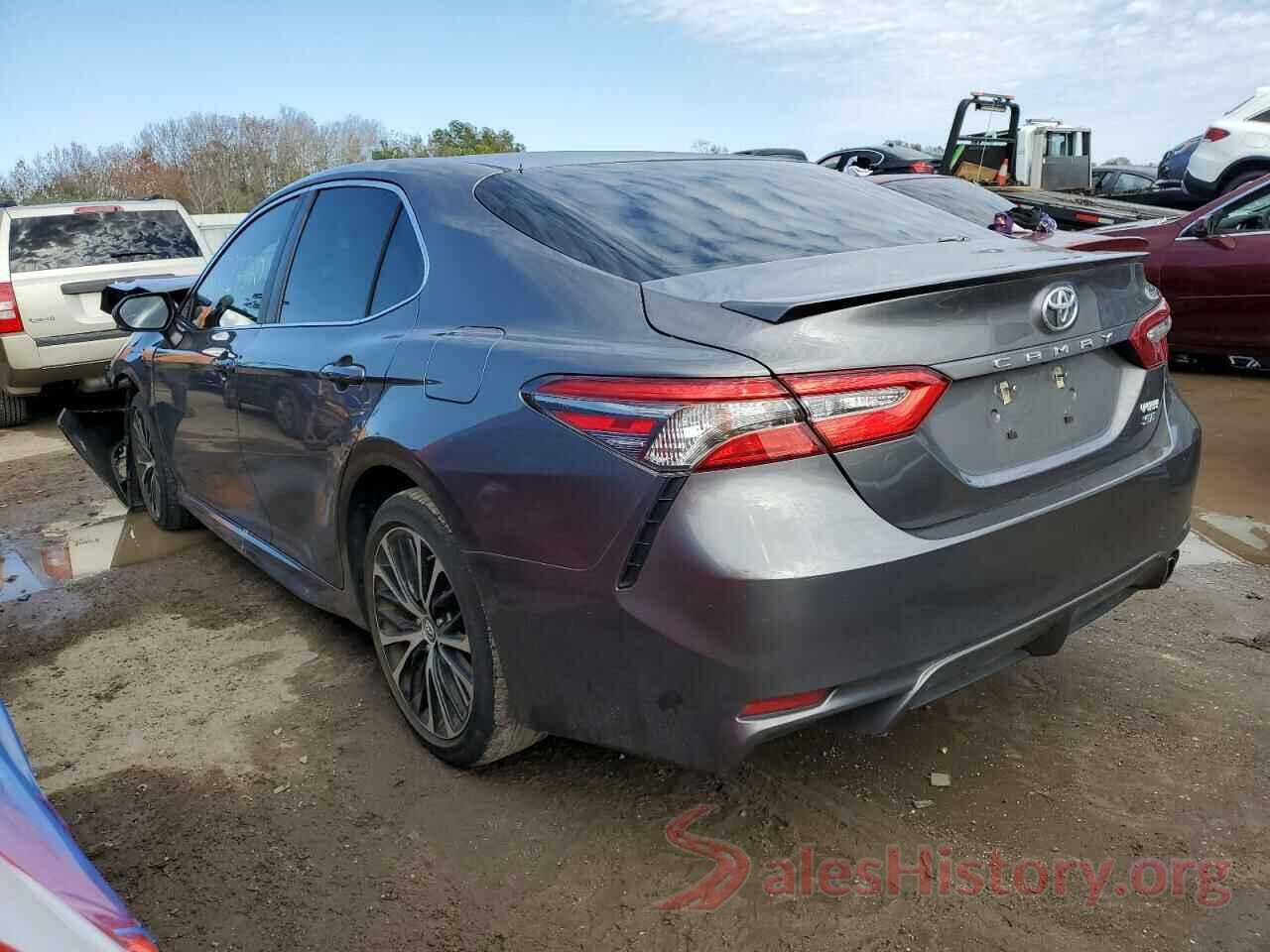 4T1B11HK8JU631375 2018 TOYOTA CAMRY