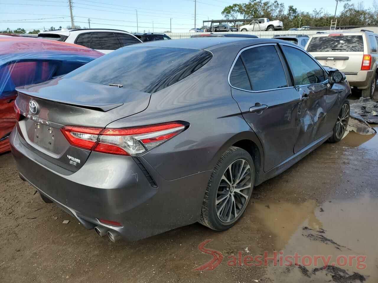 4T1B11HK8JU631375 2018 TOYOTA CAMRY