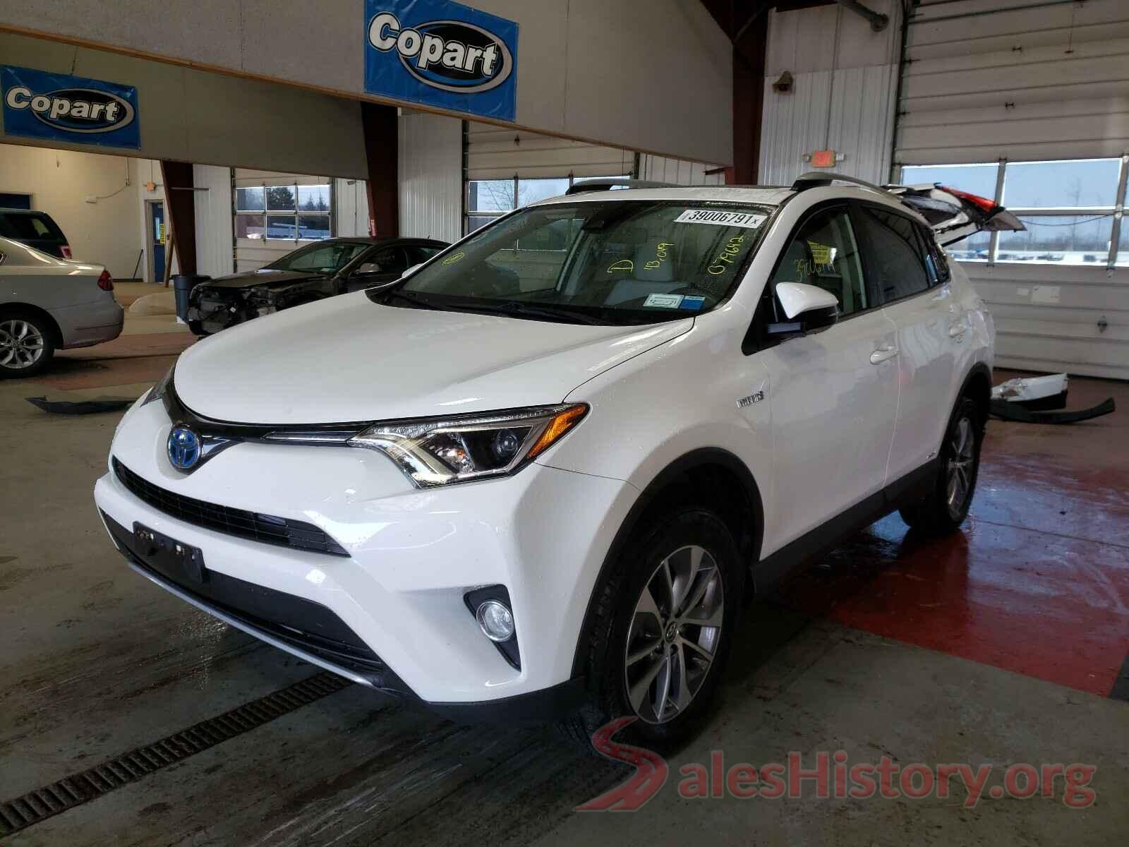 JTMRJREV6HD079692 2017 TOYOTA RAV4