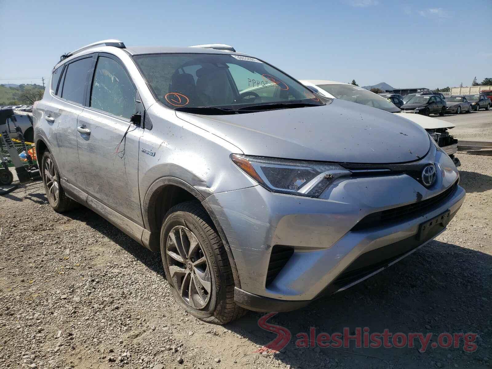 JTMRJREV2JD236009 2018 TOYOTA RAV4