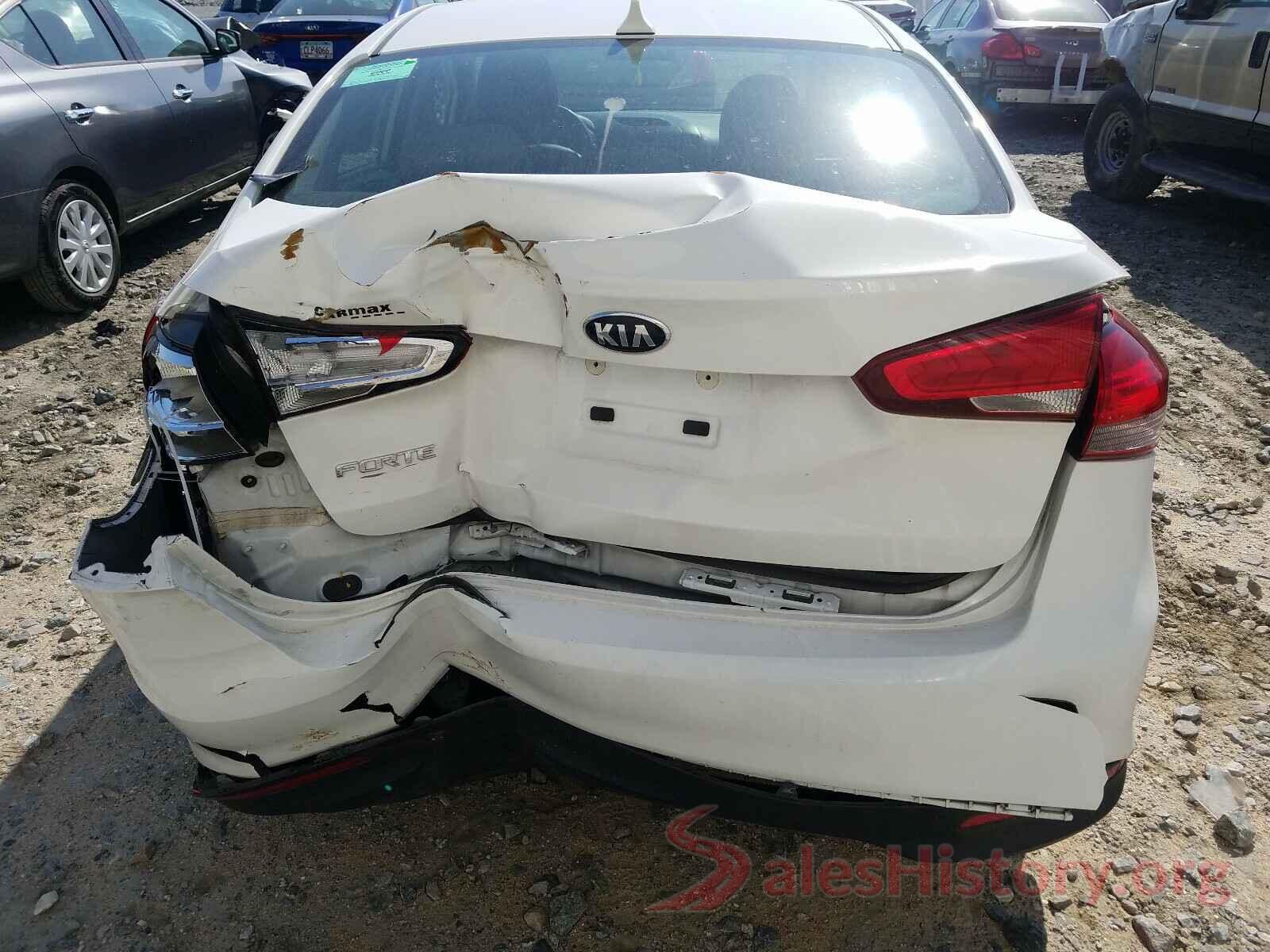 3KPFK4A77JE205718 2018 KIA FORTE