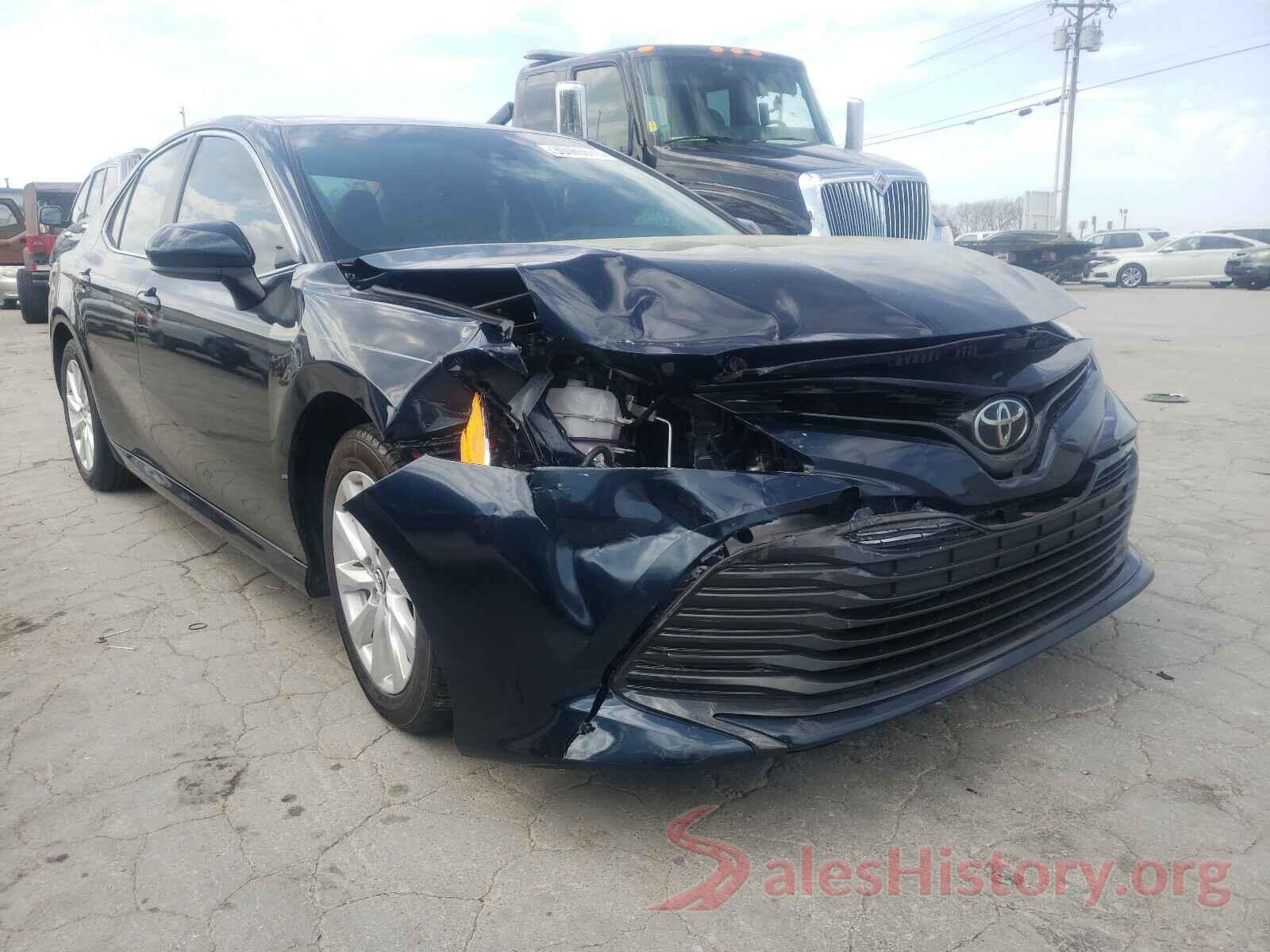 4T1B11HK1JU519128 2018 TOYOTA CAMRY