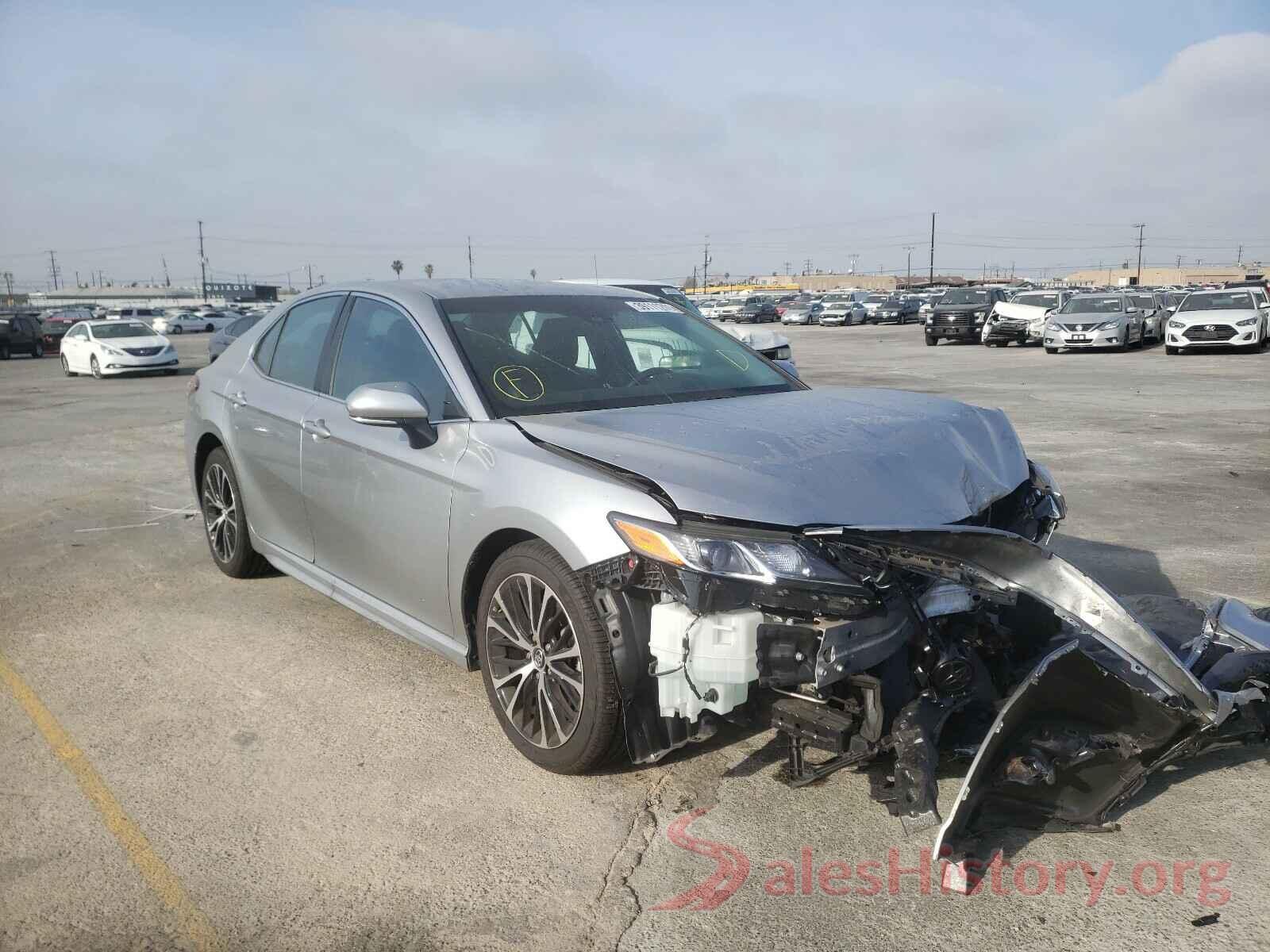 4T1B11HK2JU624955 2018 TOYOTA CAMRY