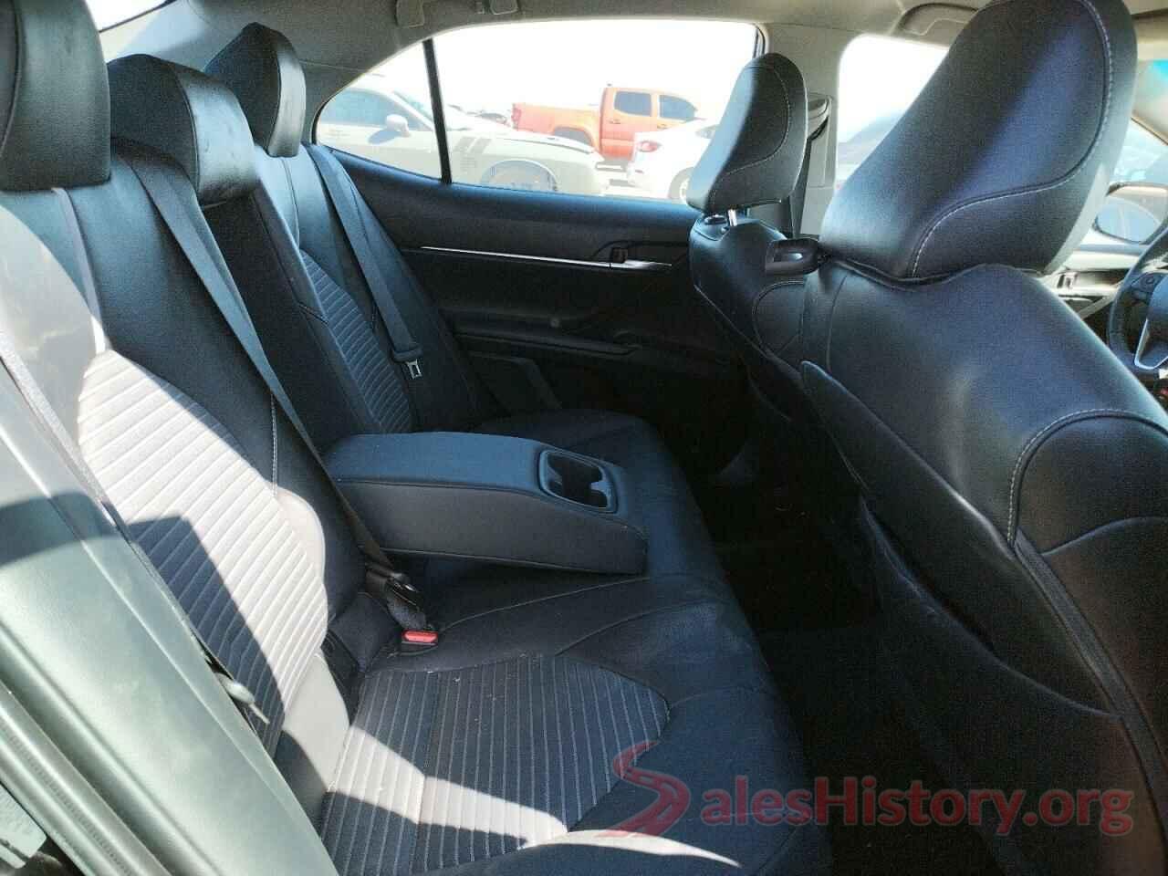 4T1B21HKXJU009261 2018 TOYOTA CAMRY