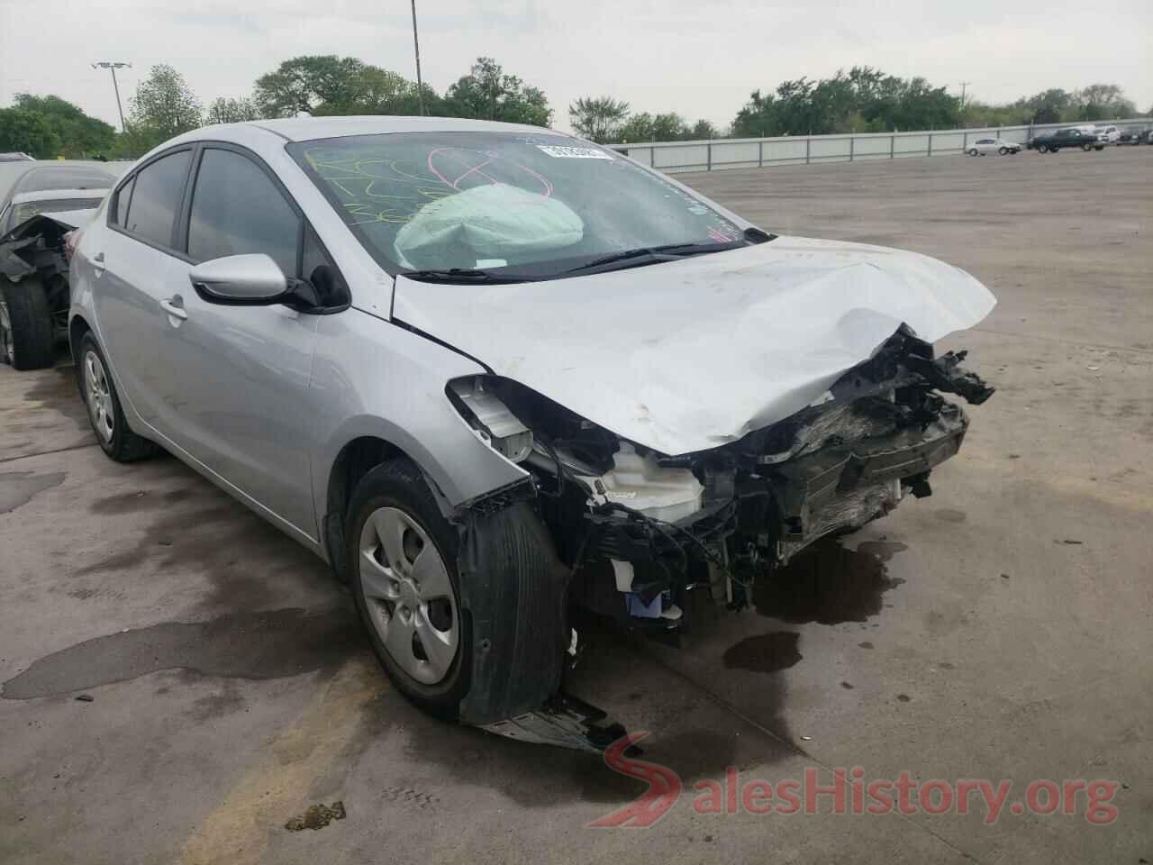 3KPFK4A75JE193259 2018 KIA FORTE