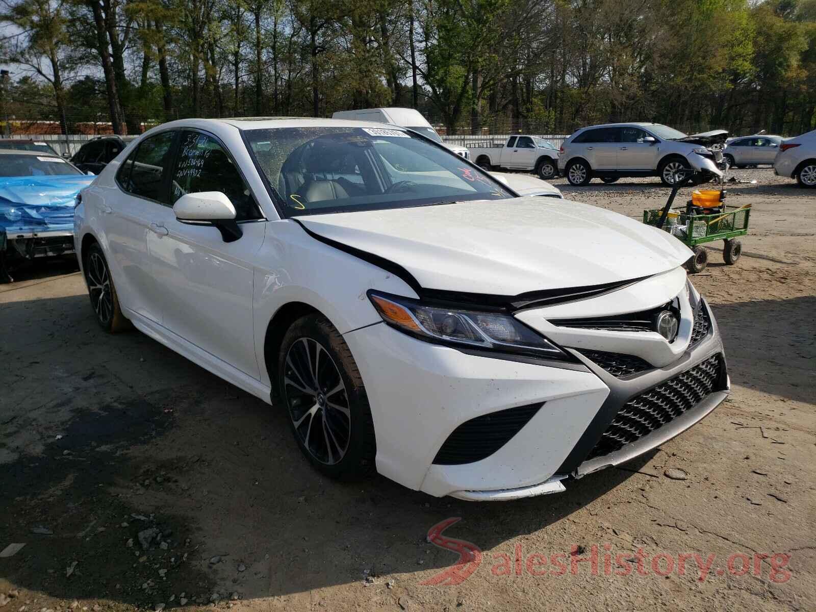 4T1B11HKXJU586469 2018 TOYOTA CAMRY