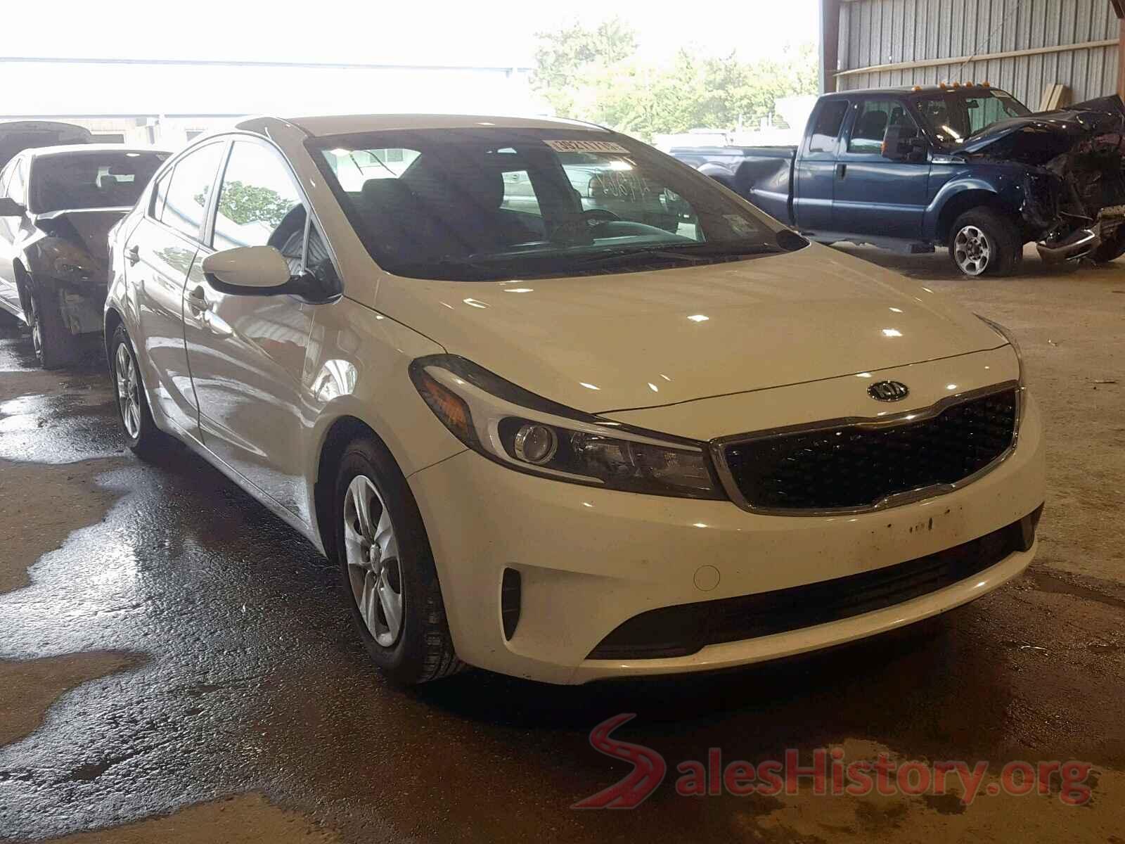 3KPFK4A7XHE068476 2017 KIA FORTE LX