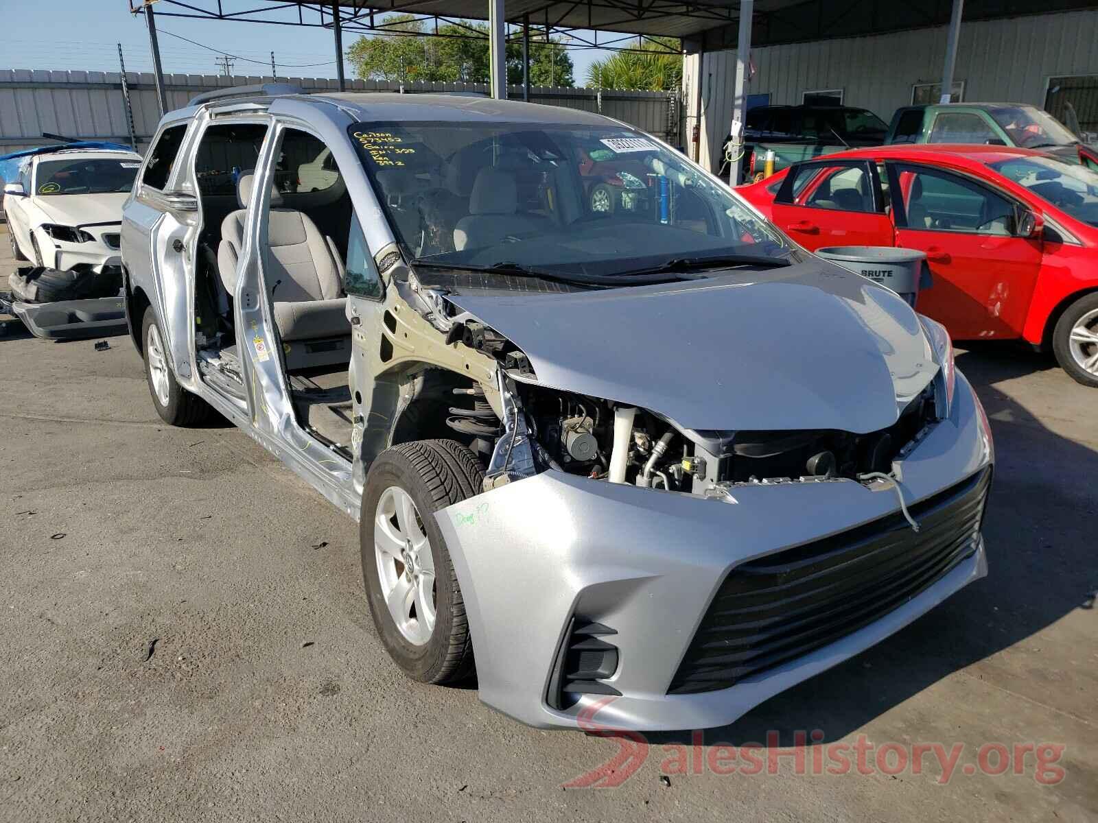 5TDKZ3DC1JS911750 2018 TOYOTA SIENNA