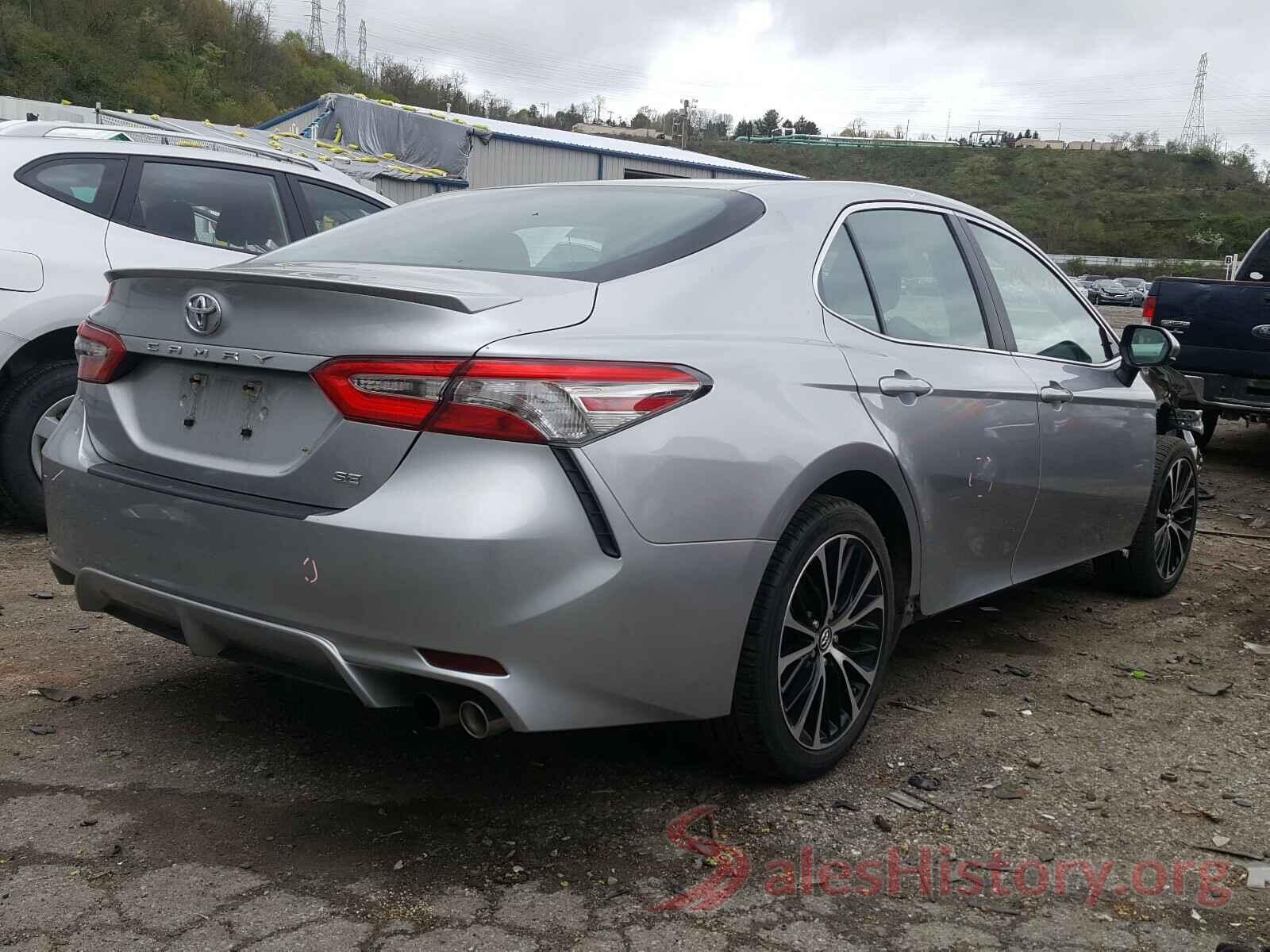 4T1B11HK2JU646194 2018 TOYOTA CAMRY