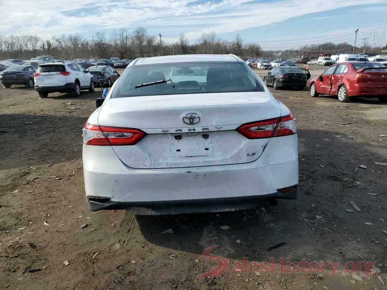 4T1B11HK7JU640052 2018 TOYOTA CAMRY