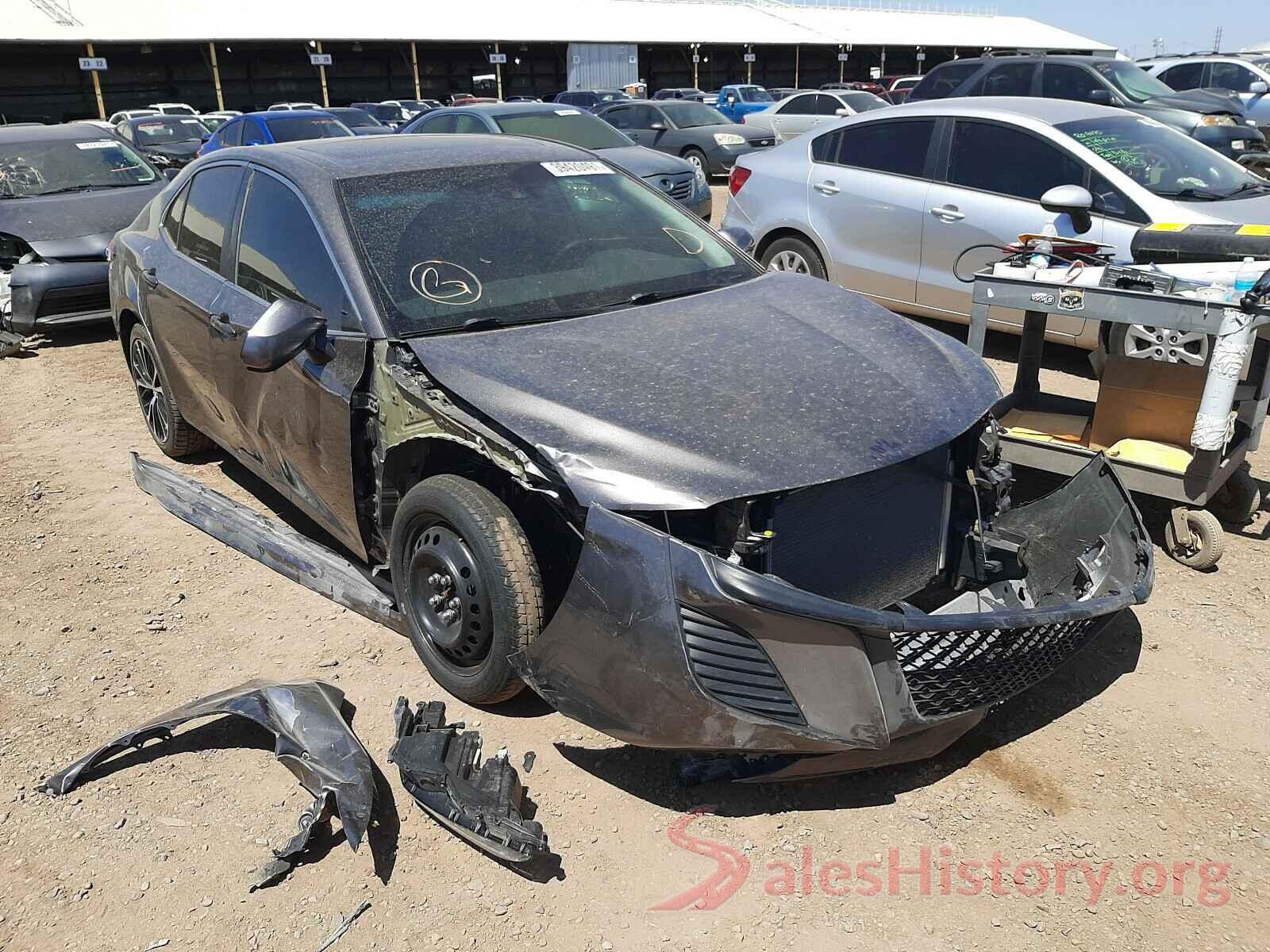 4T1B11HK4JU091233 2018 TOYOTA CAMRY