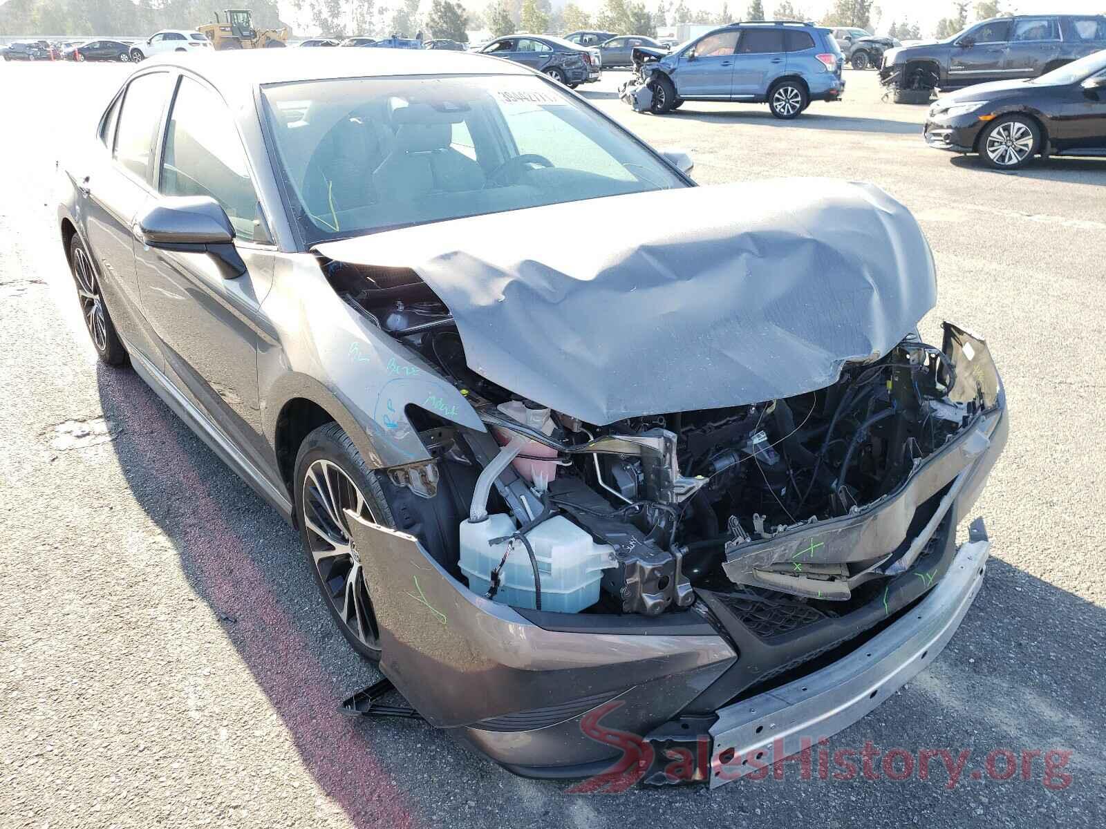 4T1B11HK8JU595848 2018 TOYOTA CAMRY