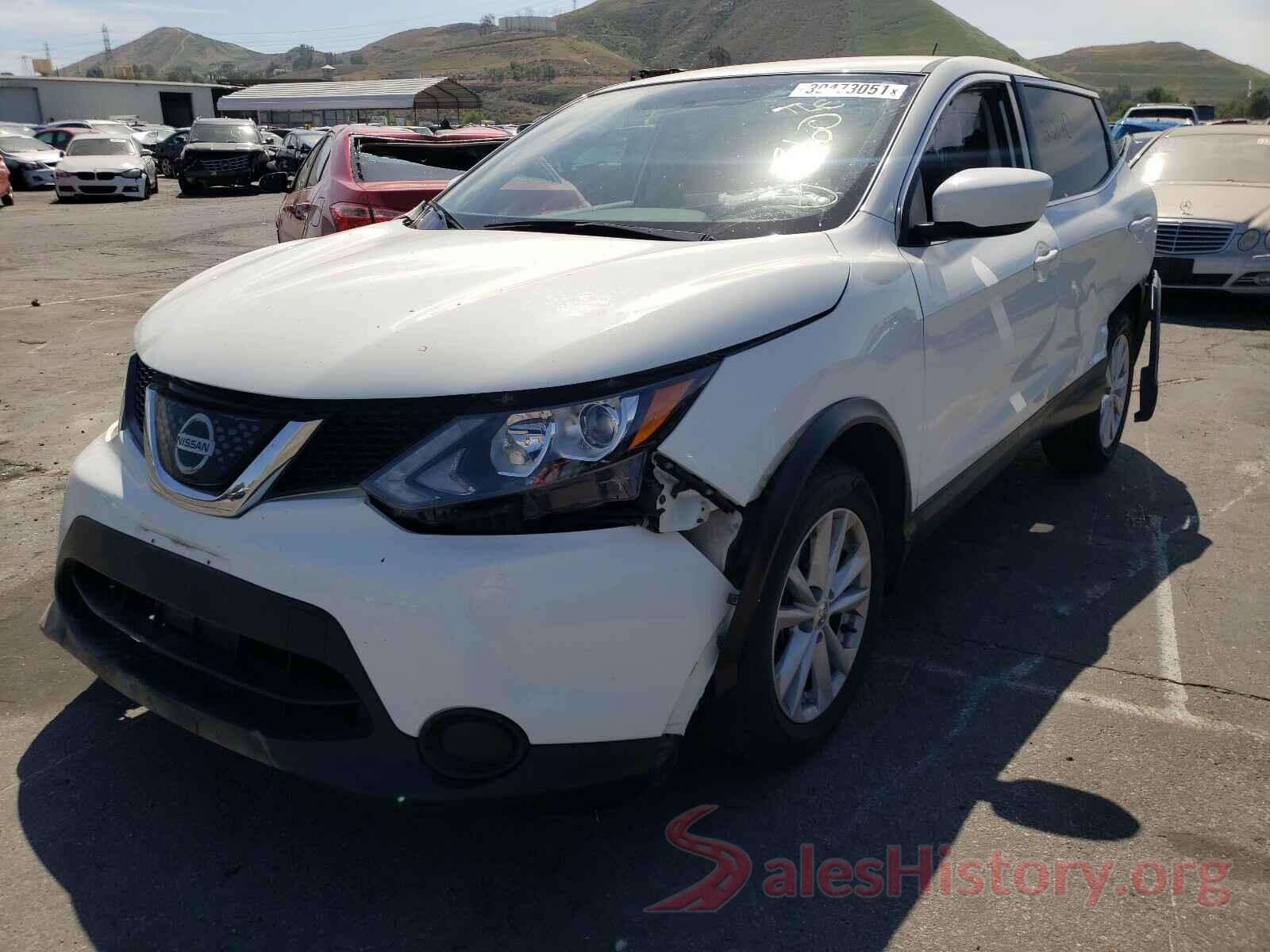 JN1BJ1CP8JW164831 2018 NISSAN ROGUE