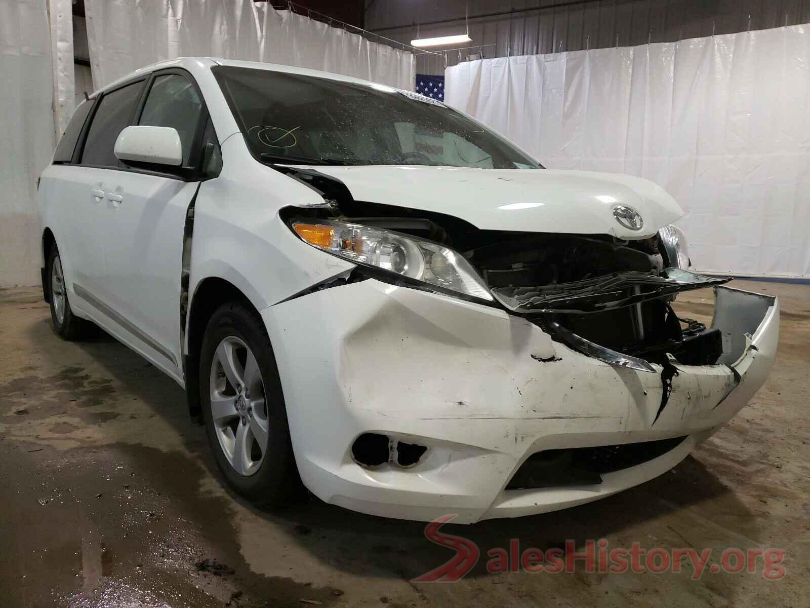 5TDKZ3DC2HS863508 2017 TOYOTA SIENNA