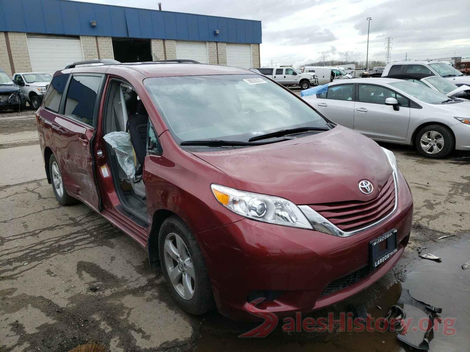 5TDKZ3DC1HS847932 2017 TOYOTA SIENNA