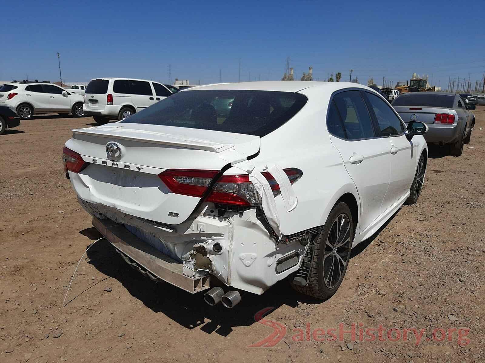 4T1B11HK2JU088542 2018 TOYOTA CAMRY