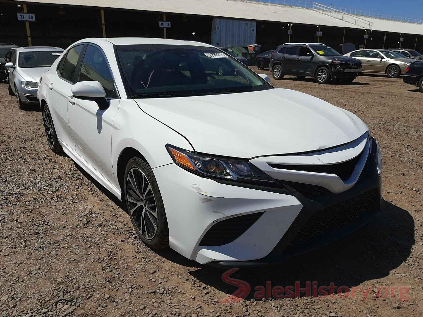 4T1B11HK2JU088542 2018 TOYOTA CAMRY