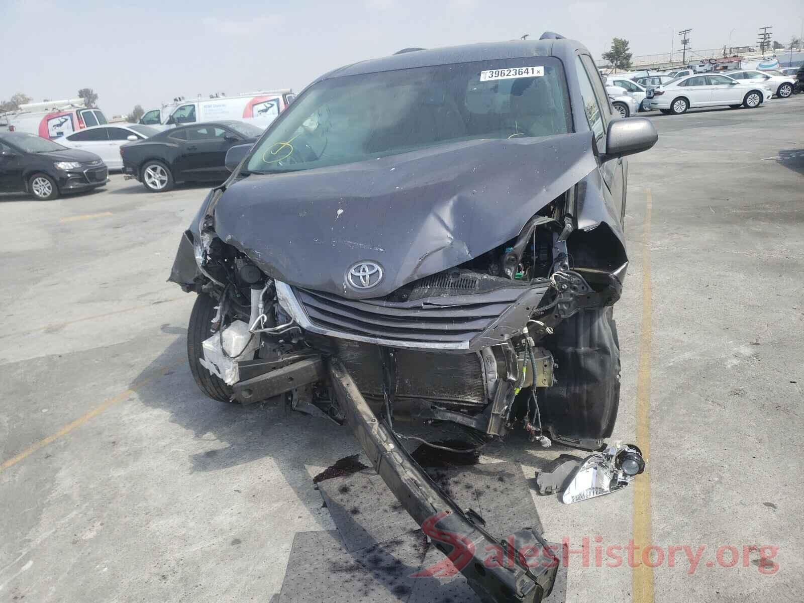 5TDKZ3DC0HS868125 2017 TOYOTA SIENNA