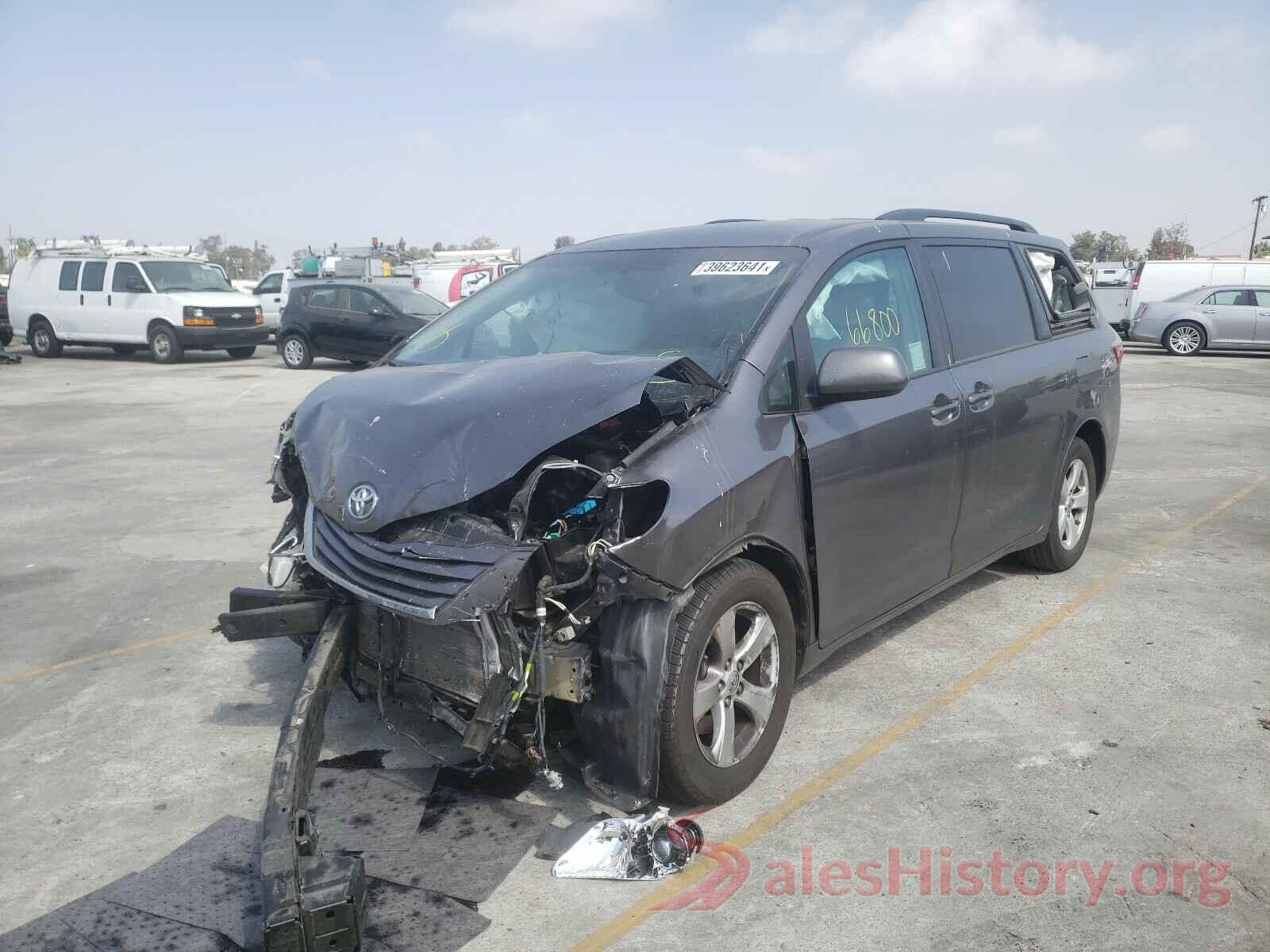 5TDKZ3DC0HS868125 2017 TOYOTA SIENNA