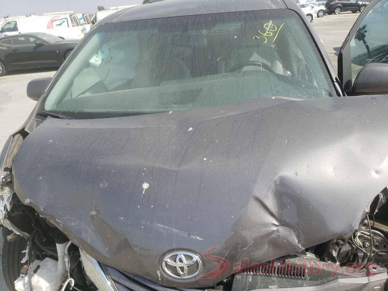 5TDKZ3DC0HS868125 2017 TOYOTA SIENNA