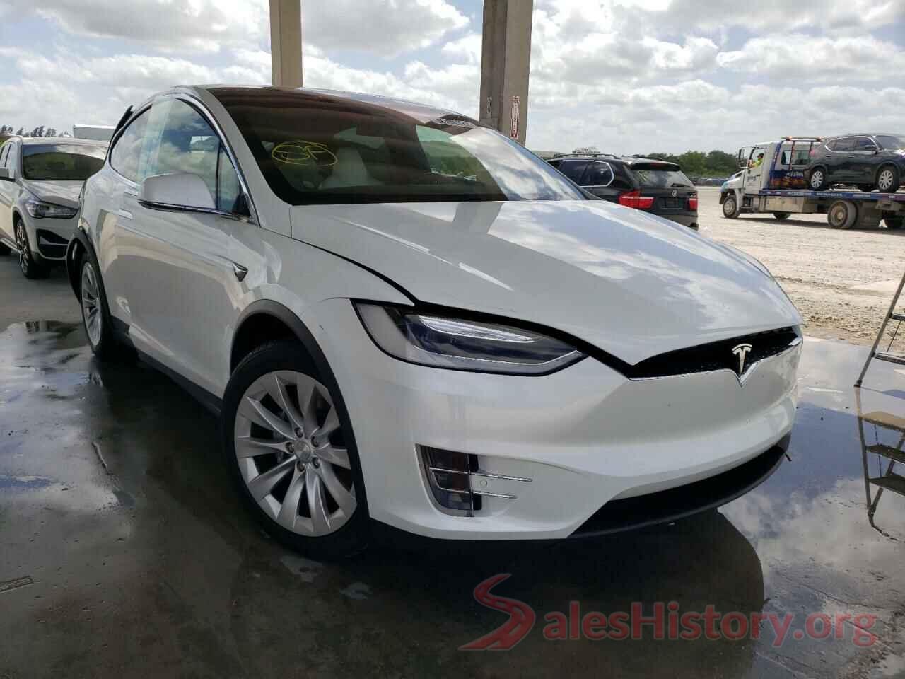 5YJXCBE2XHF063695 2017 TESLA MODEL X