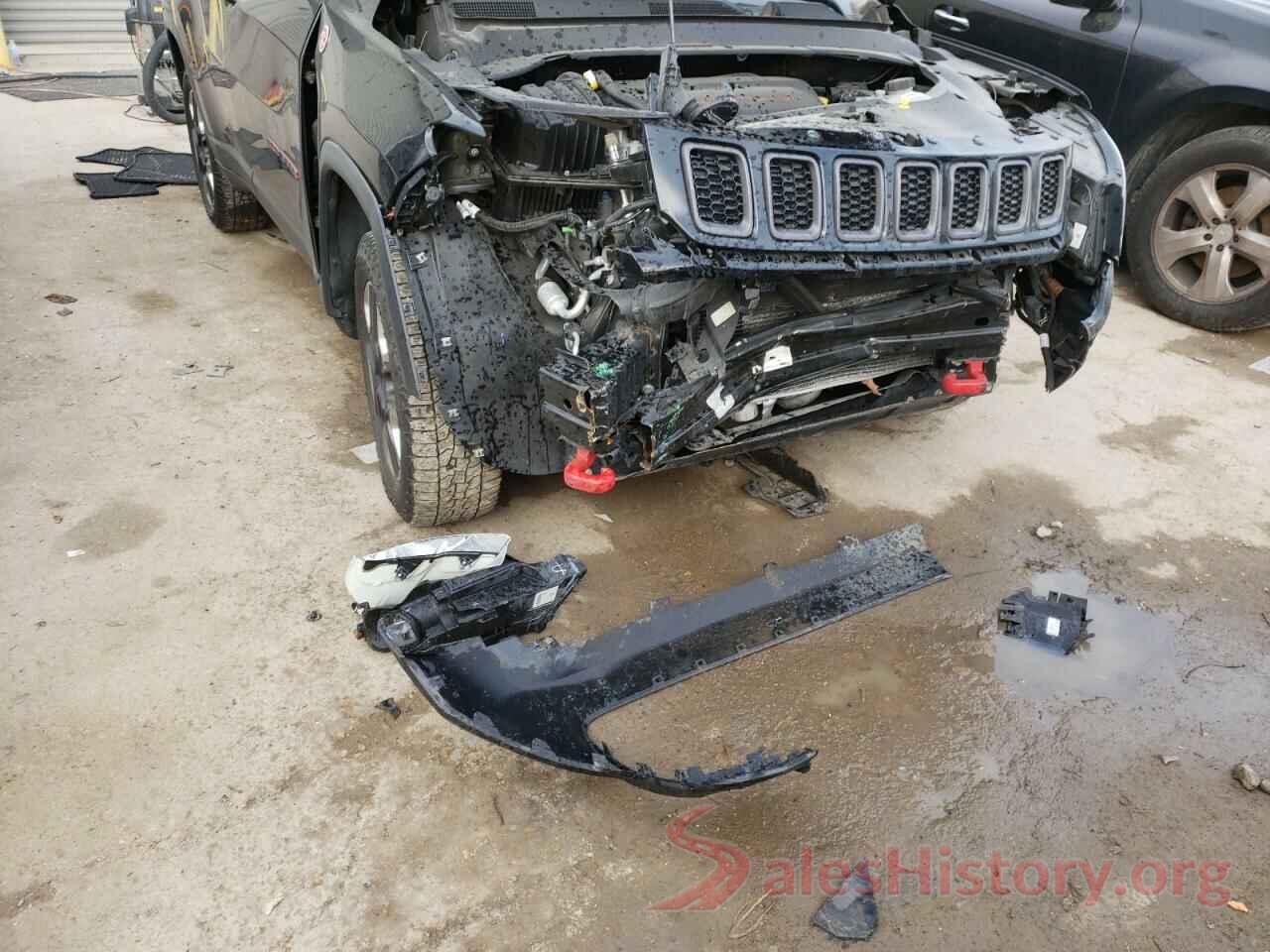 3C4NJDDBXJT146268 2018 JEEP COMPASS