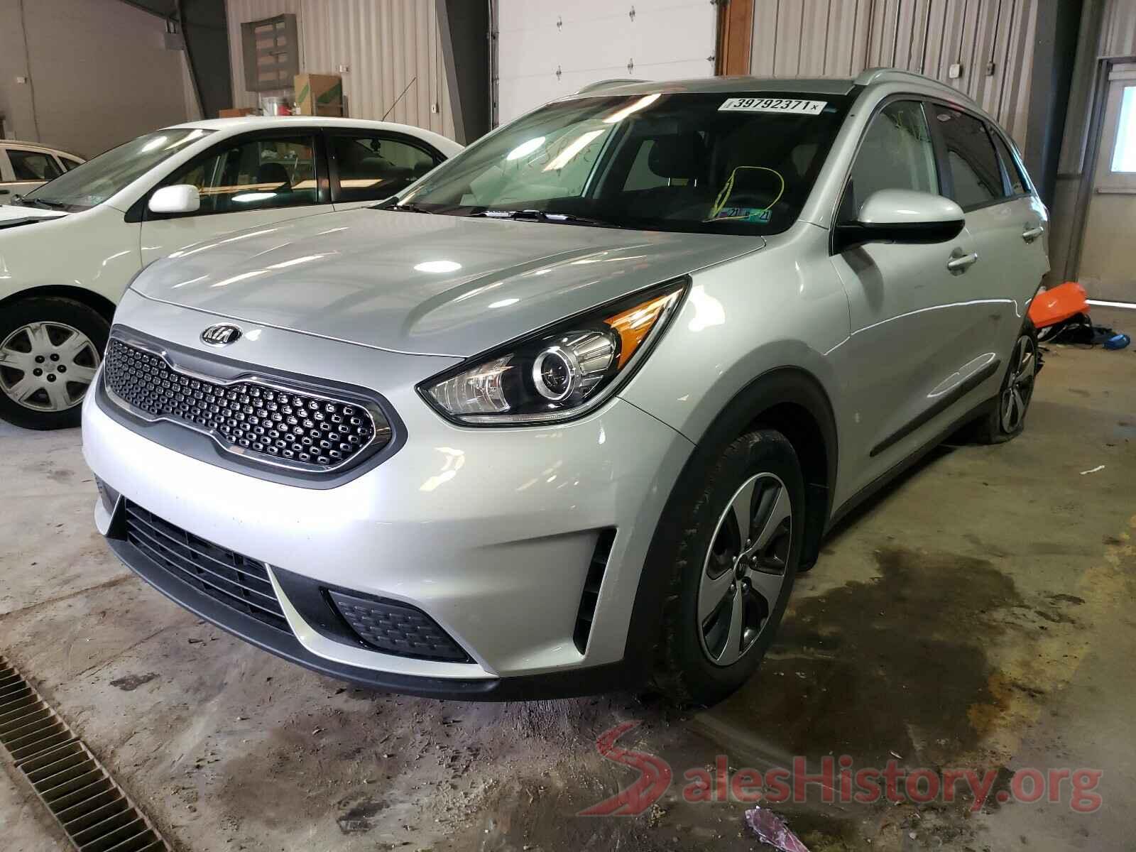 KNDCB3LC8H5049069 2017 KIA NIRO