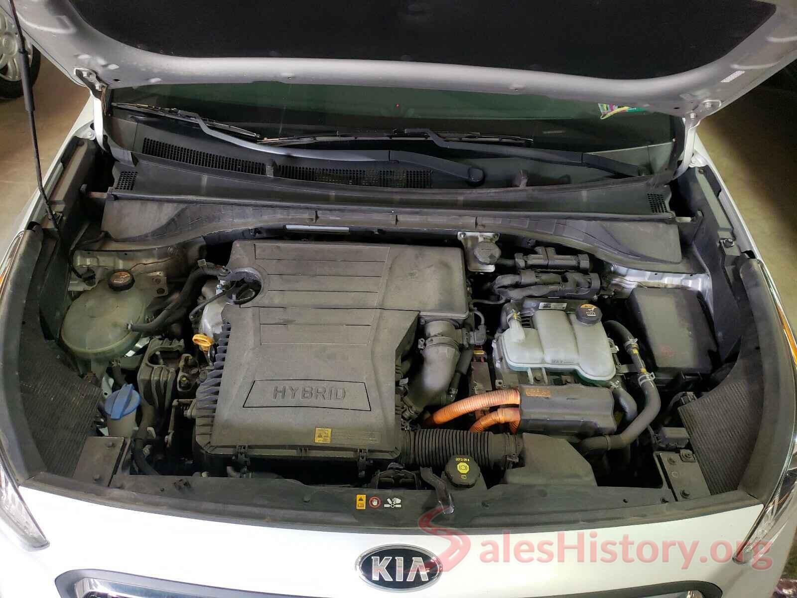 KNDCB3LC8H5049069 2017 KIA NIRO