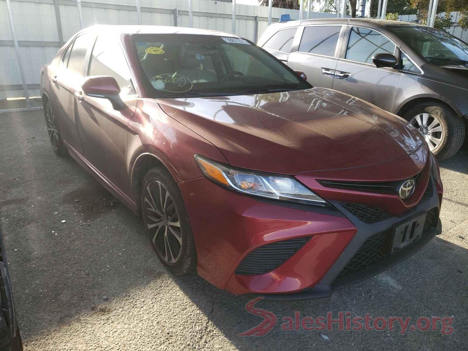 4T1B11HK9JU515585 2018 TOYOTA CAMRY