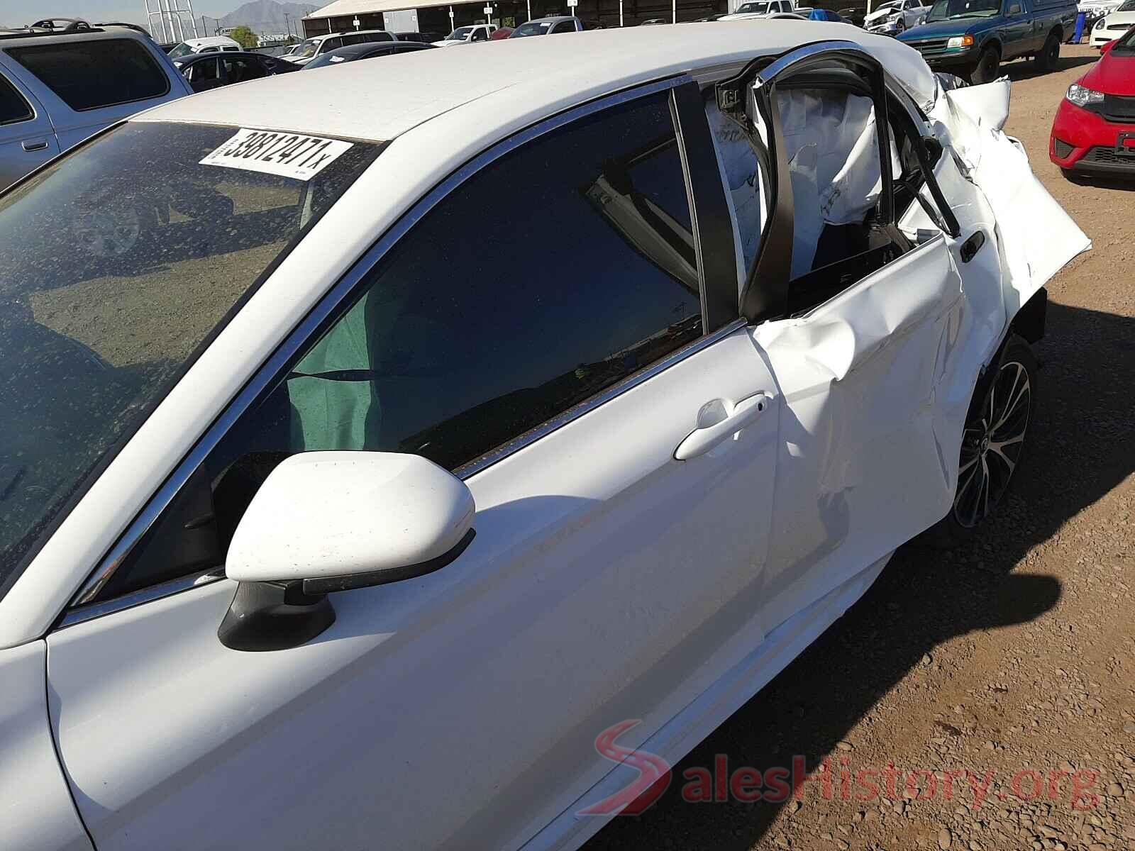 4T1B11HK9JU037586 2018 TOYOTA CAMRY