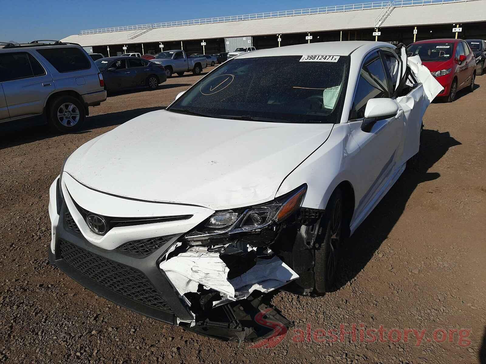 4T1B11HK9JU037586 2018 TOYOTA CAMRY