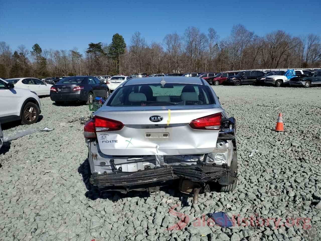 3KPFK4A70JE270815 2018 KIA FORTE