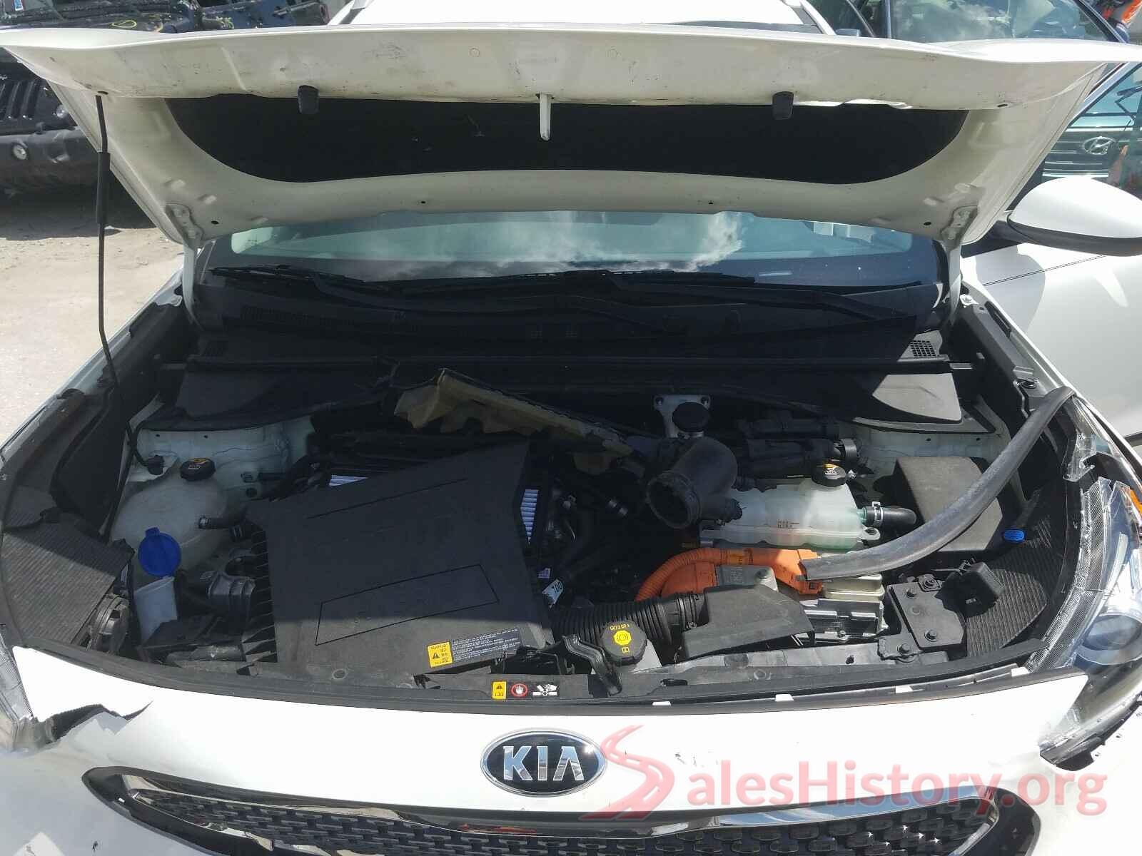 KNDCB3LC8J5204578 2018 KIA NIRO