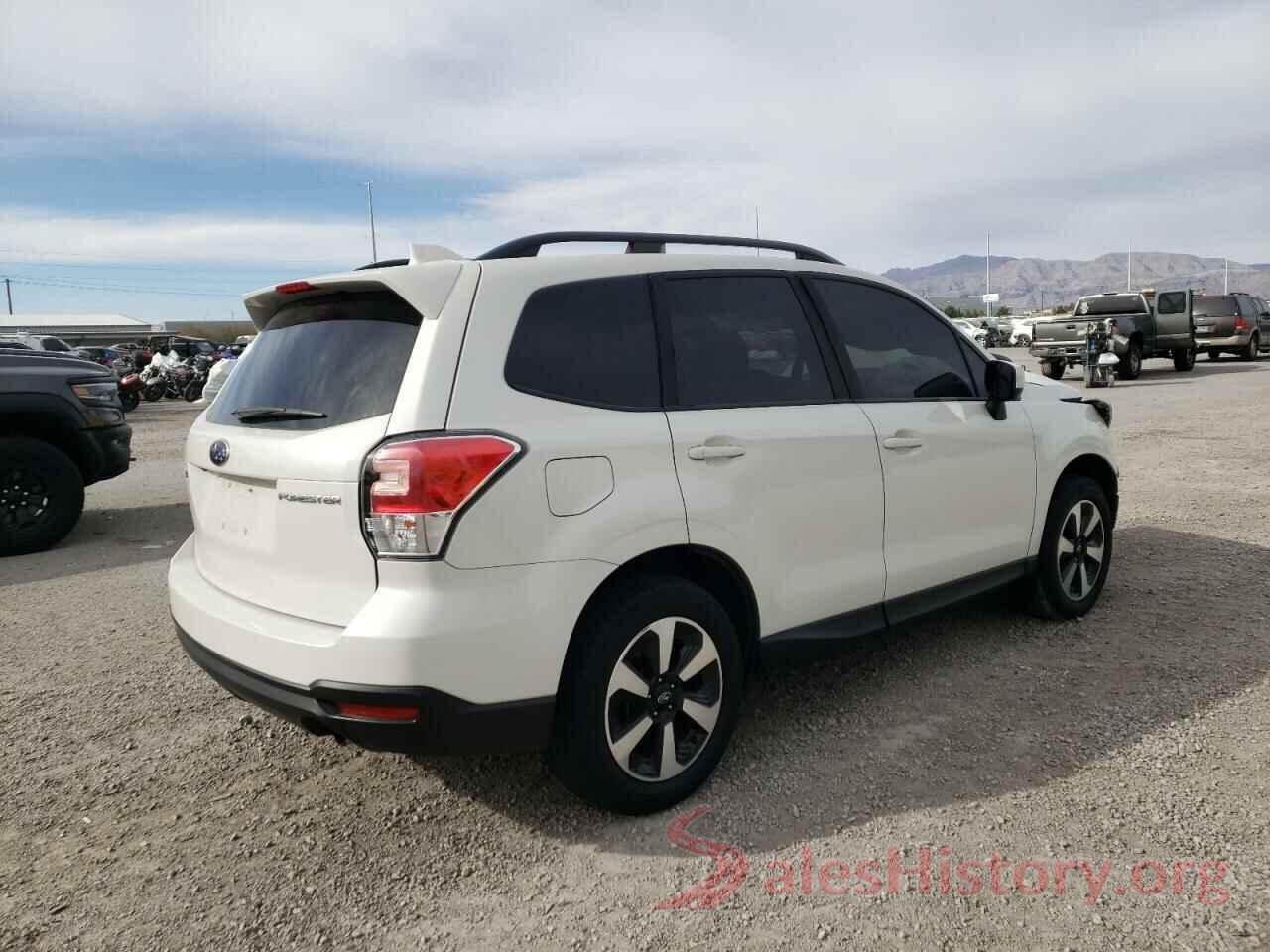 JF2SJAGC6JH471621 2018 SUBARU FORESTER