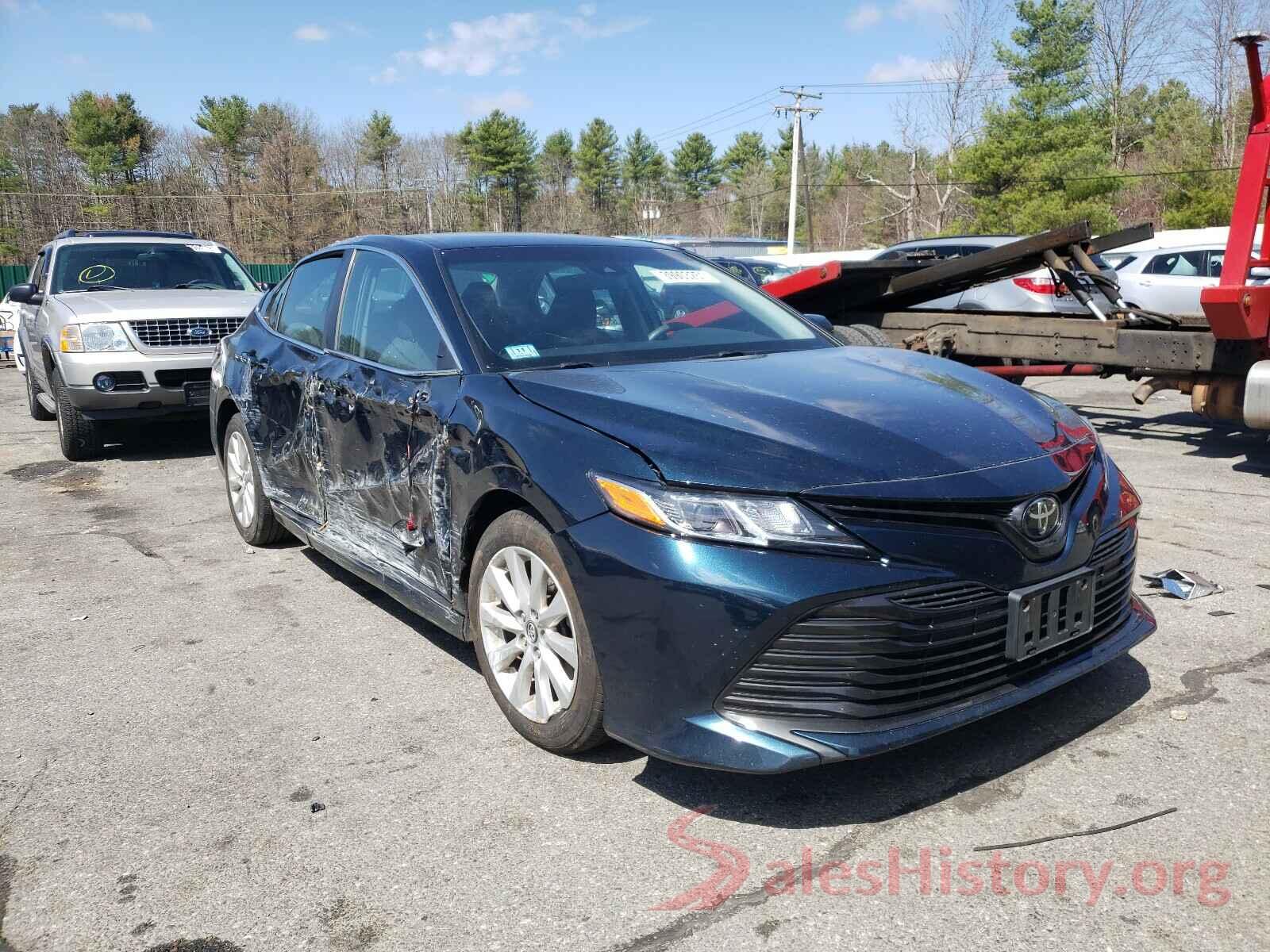 4T1B11HK8JU570352 2018 TOYOTA CAMRY