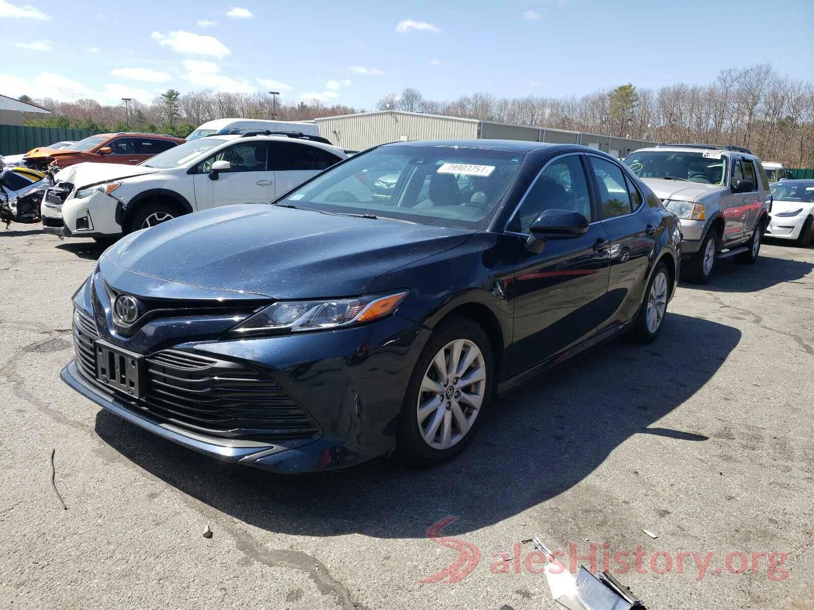 4T1B11HK8JU570352 2018 TOYOTA CAMRY