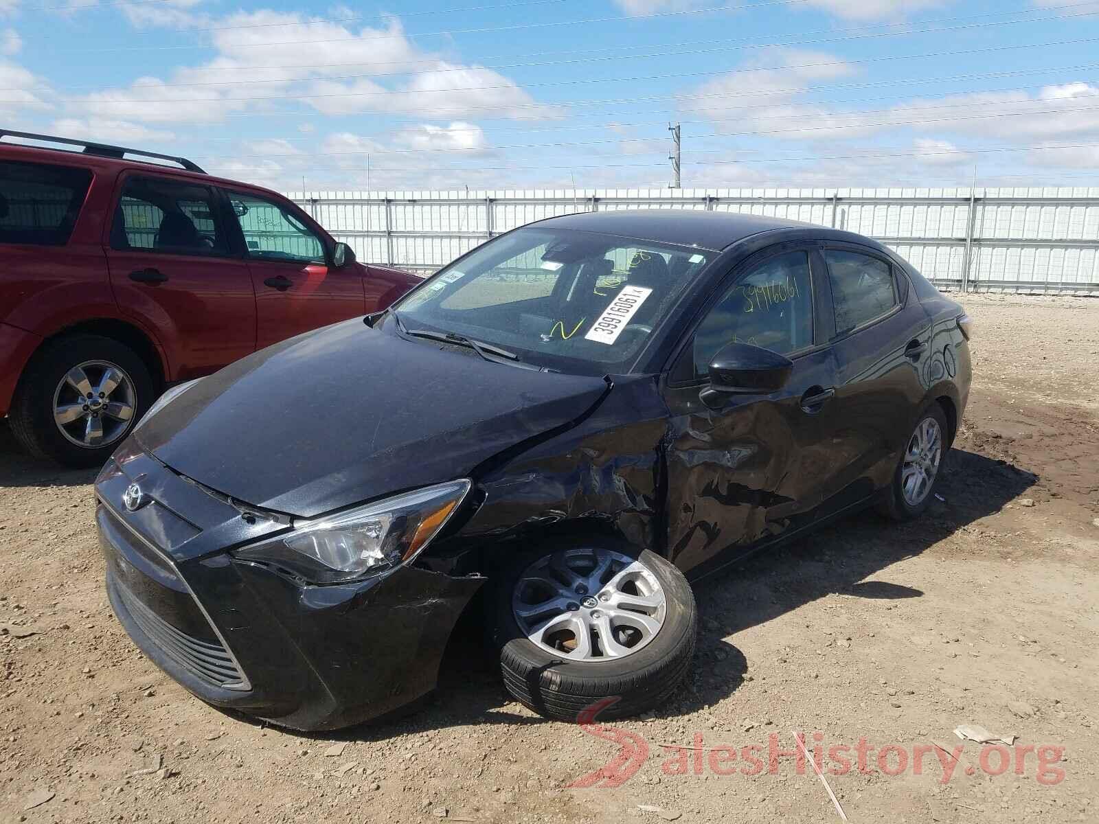 3MYDLBYV1JY327097 2018 TOYOTA YARIS