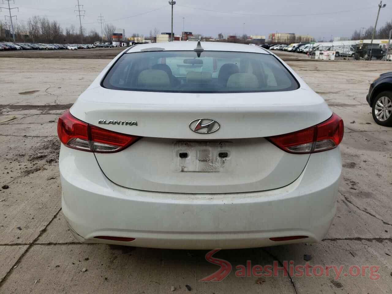 5NPDH4AE8DH335804 2013 HYUNDAI ELANTRA