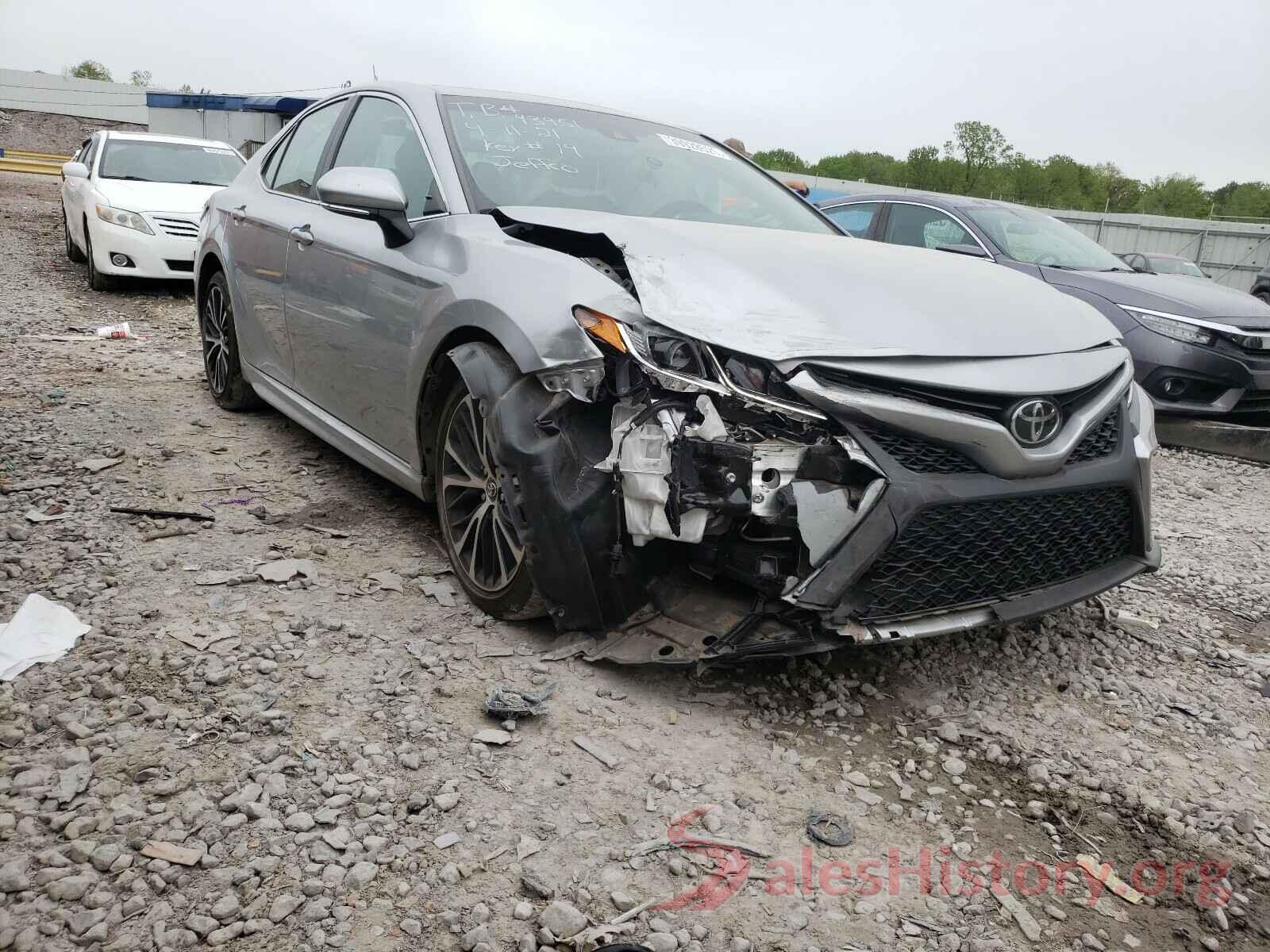 4T1B11HK9JU631658 2018 TOYOTA CAMRY