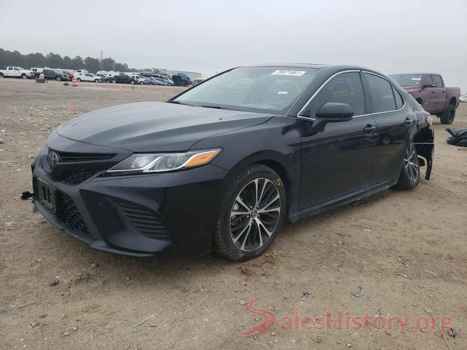 4T1B11HK2JU671483 2018 TOYOTA CAMRY