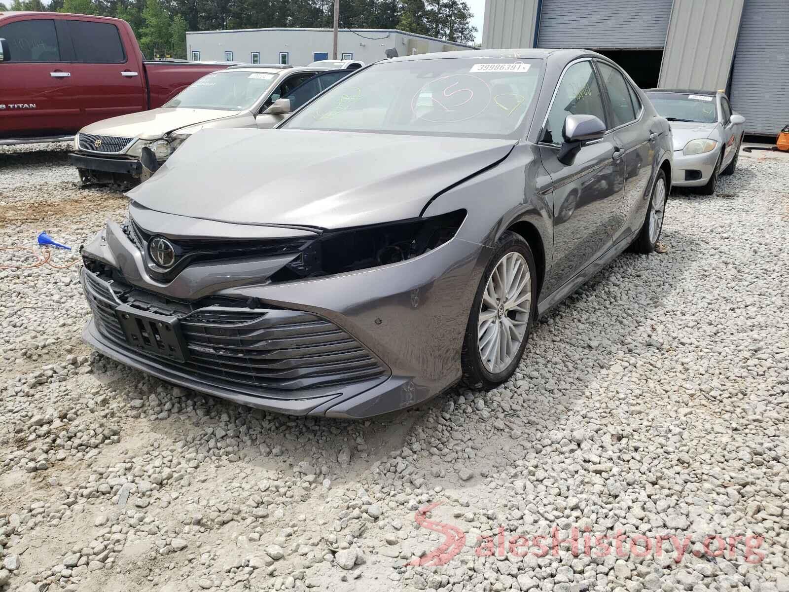 4T1B11HK8JU049406 2018 TOYOTA CAMRY