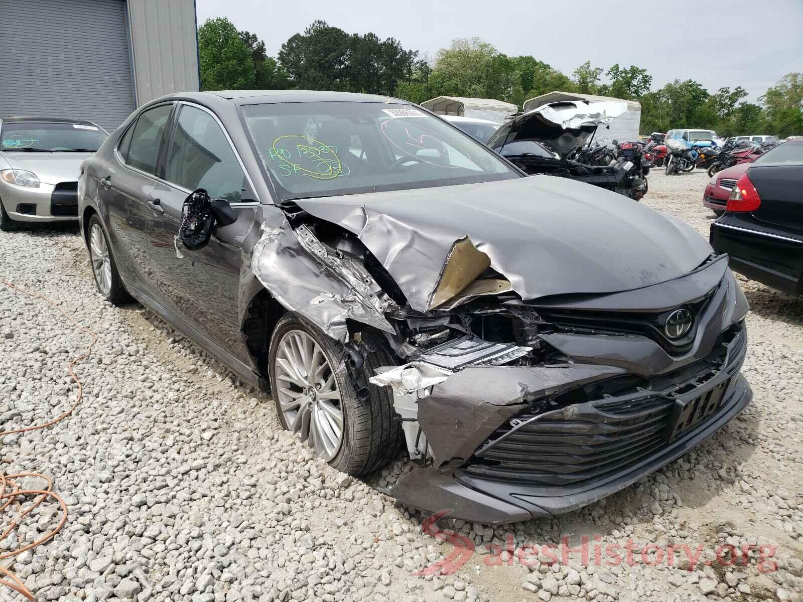 4T1B11HK8JU049406 2018 TOYOTA CAMRY