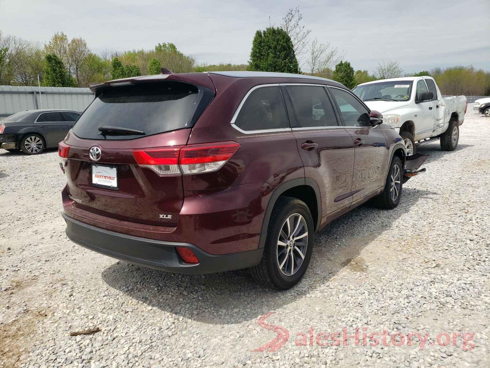 5TDKZRFH3JS239749 2018 TOYOTA HIGHLANDER