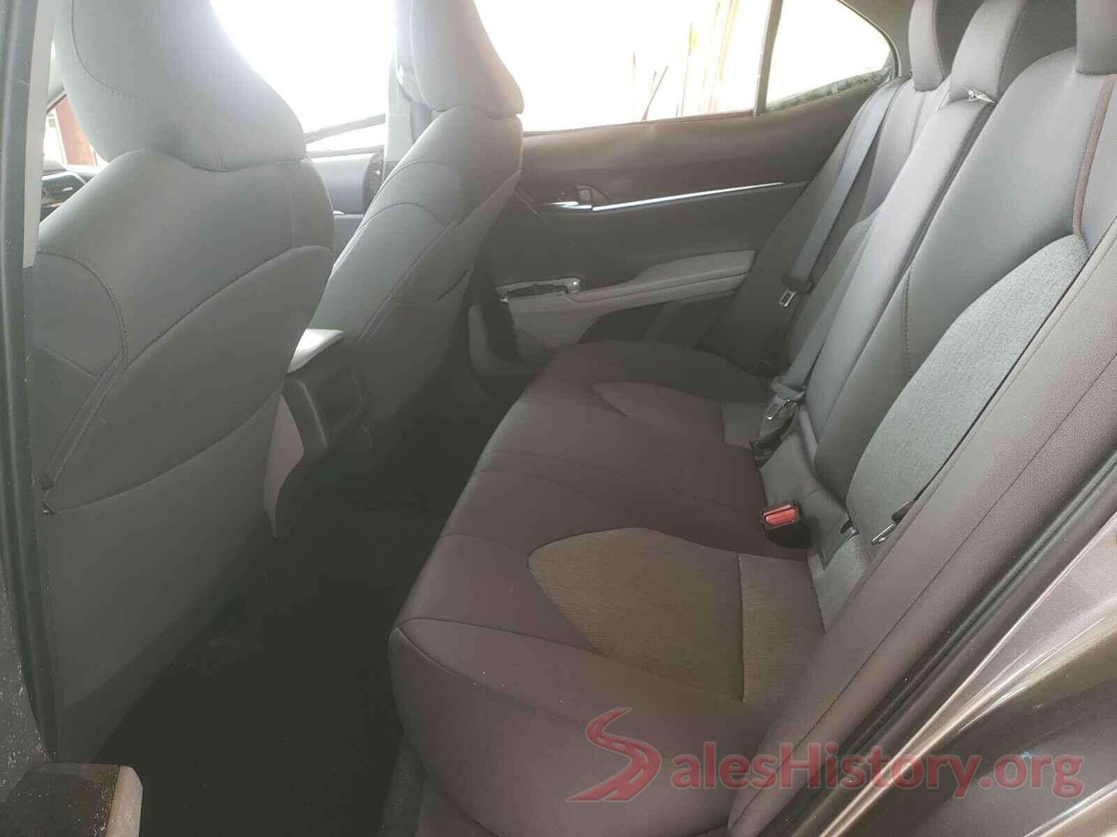 4T1B11HK0JU626221 2018 TOYOTA CAMRY