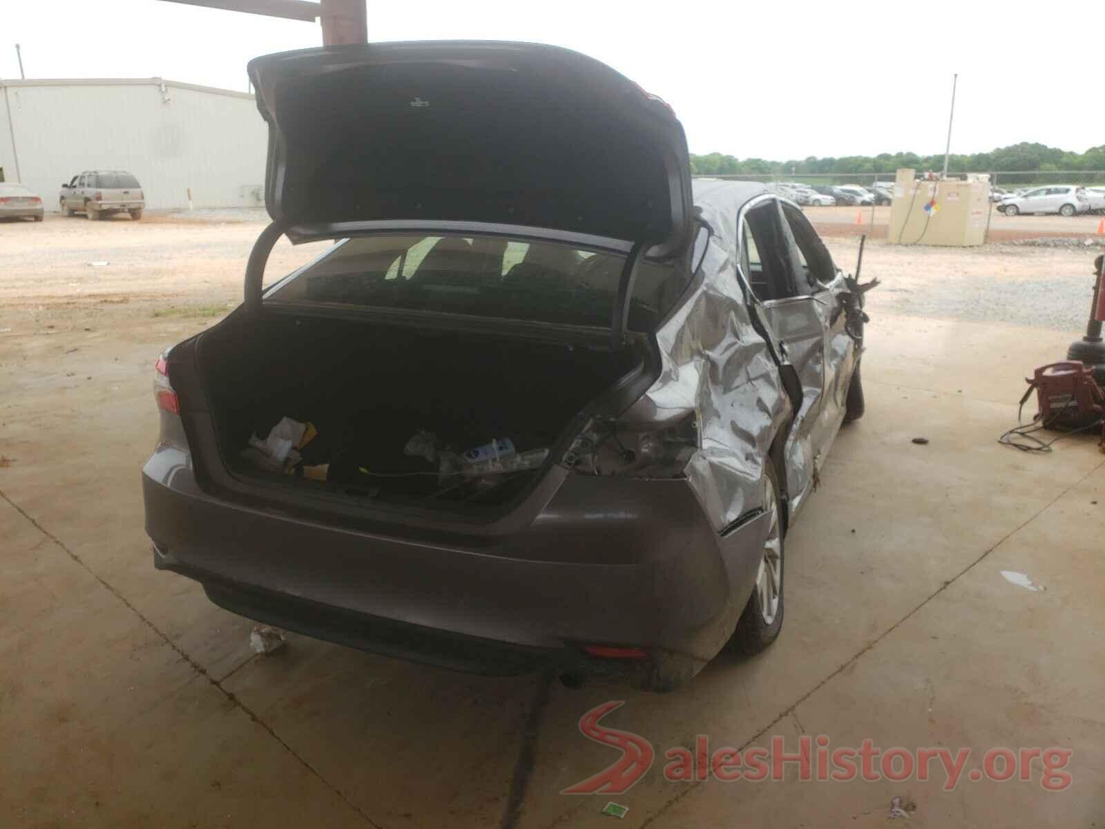 4T1B11HK0JU626221 2018 TOYOTA CAMRY