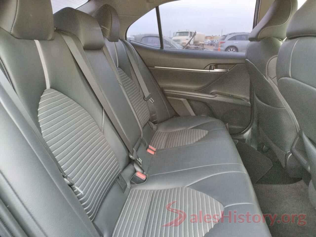 4T1B11HK4JU661876 2018 TOYOTA CAMRY