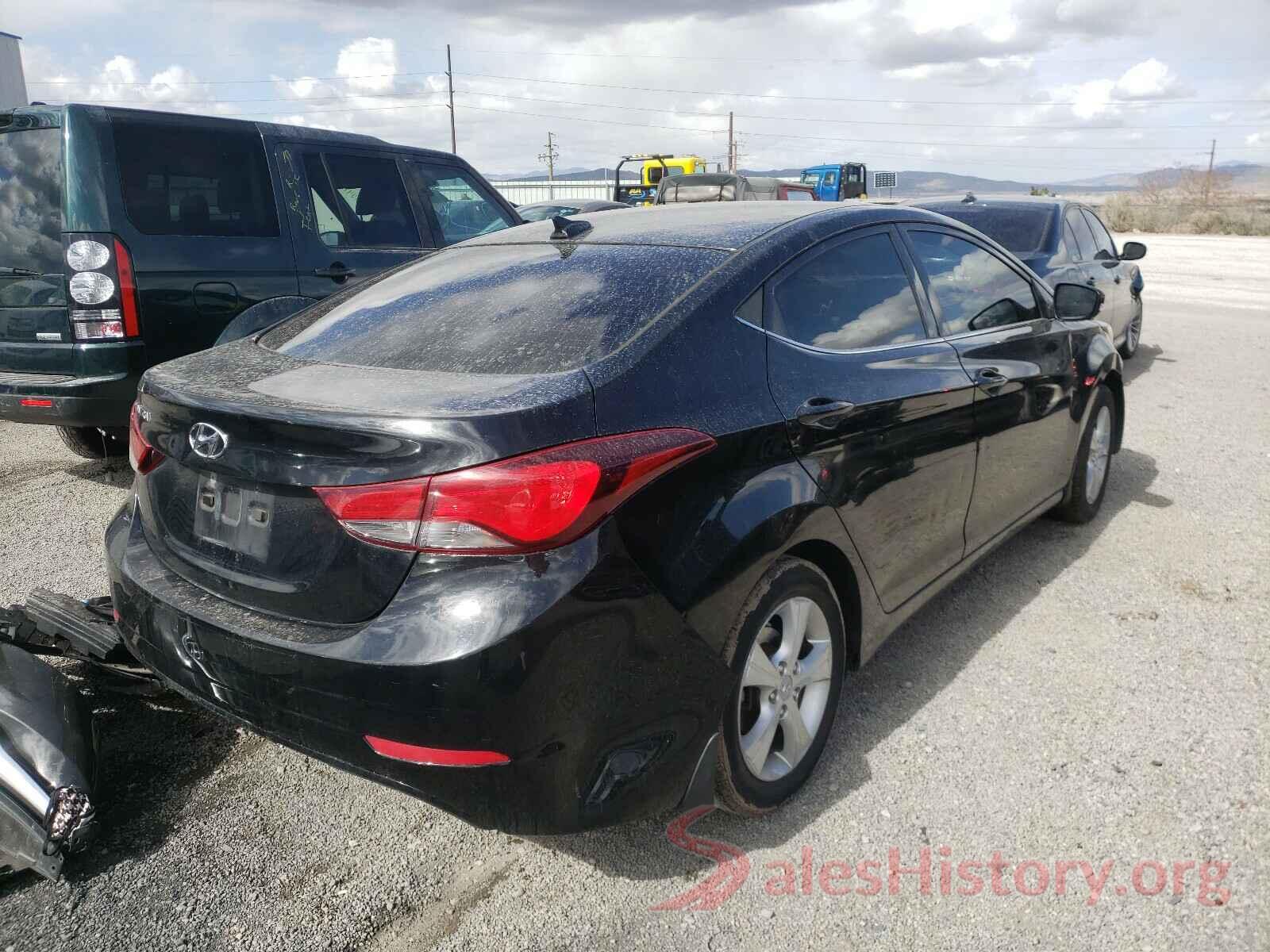 5NPDH4AE8GH679945 2016 HYUNDAI ELANTRA